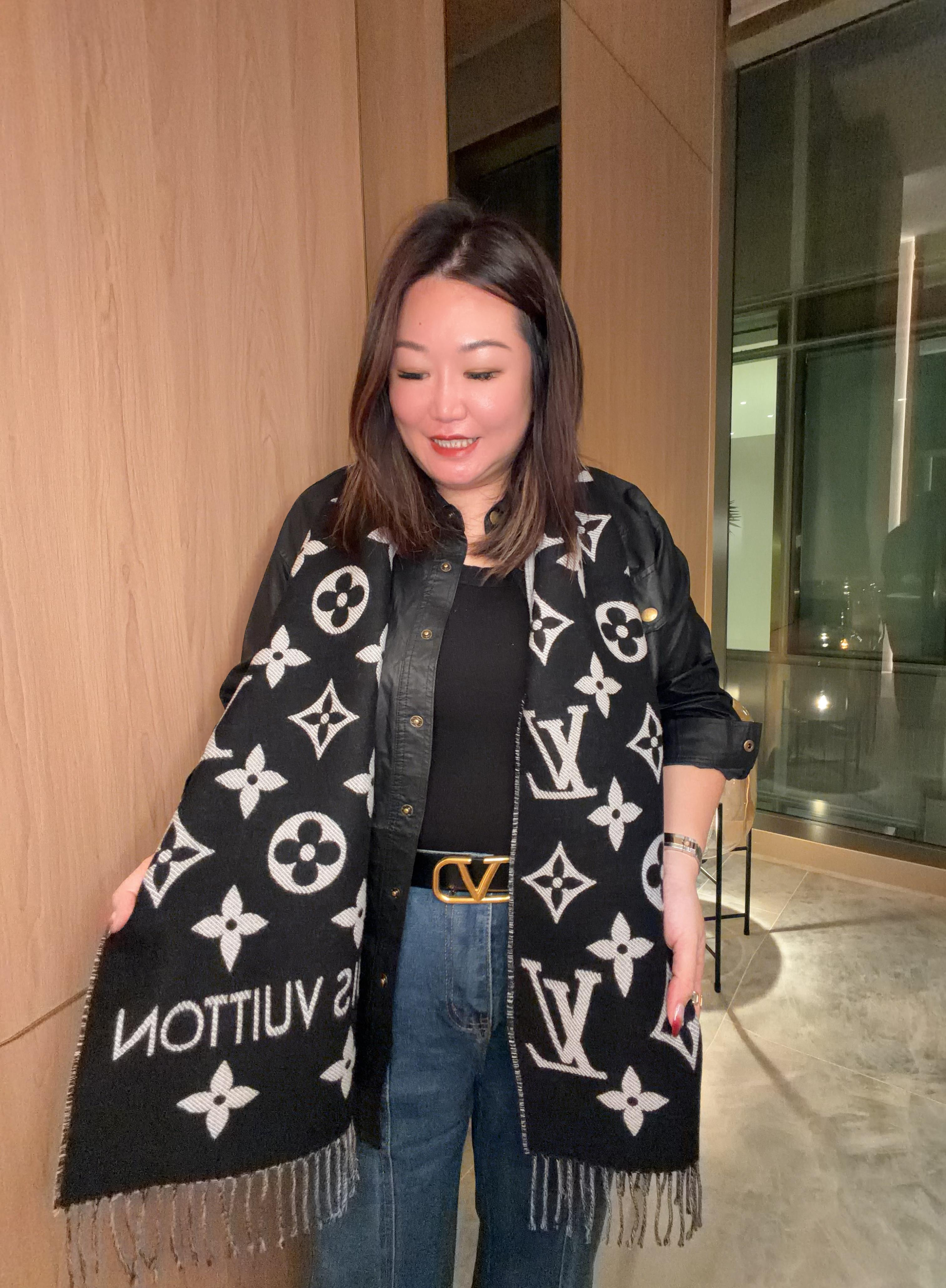 LV Essential 頸巾 M77853