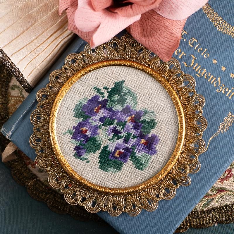 Vintage c.a. 1960s Hand-Stitched Petit Needlepoint Floral Coaster (MZ020)