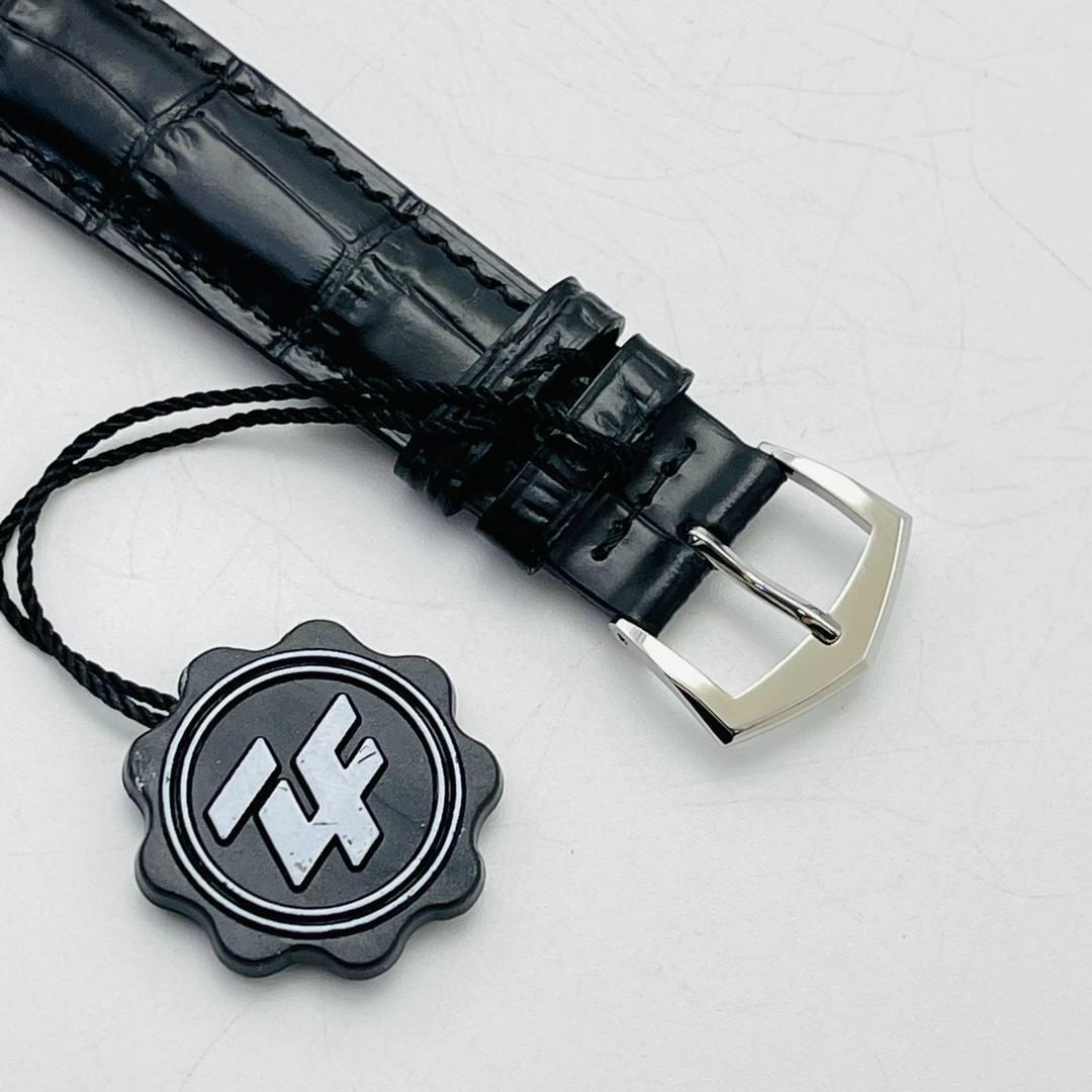 🔥🔥百达.翡丽古典表系列——5296V3版！【细节升级如下】腕表尺寸38mmX9mm 薄而有质！ 1⃣️完善表壳细节，提升打磨质量，独家还原出正品的完美比例和特有质感。 2⃣️刻度，指针采用最新的贵金属电镀技术加持，效果更佳出彩！ 3⃣️“锅盖型”微凸蓝宝表镜，版型与正品一致，效果通透，辨时清晰。 4⃣️【引领一体机时代】采用定制版Cal.324一体机——更薄，更稳，更像。 【表带】经典意大利小牛皮表带，纹路清晰，质感上乘。针式表扣打磨齐整光亮，通用原装无压力。