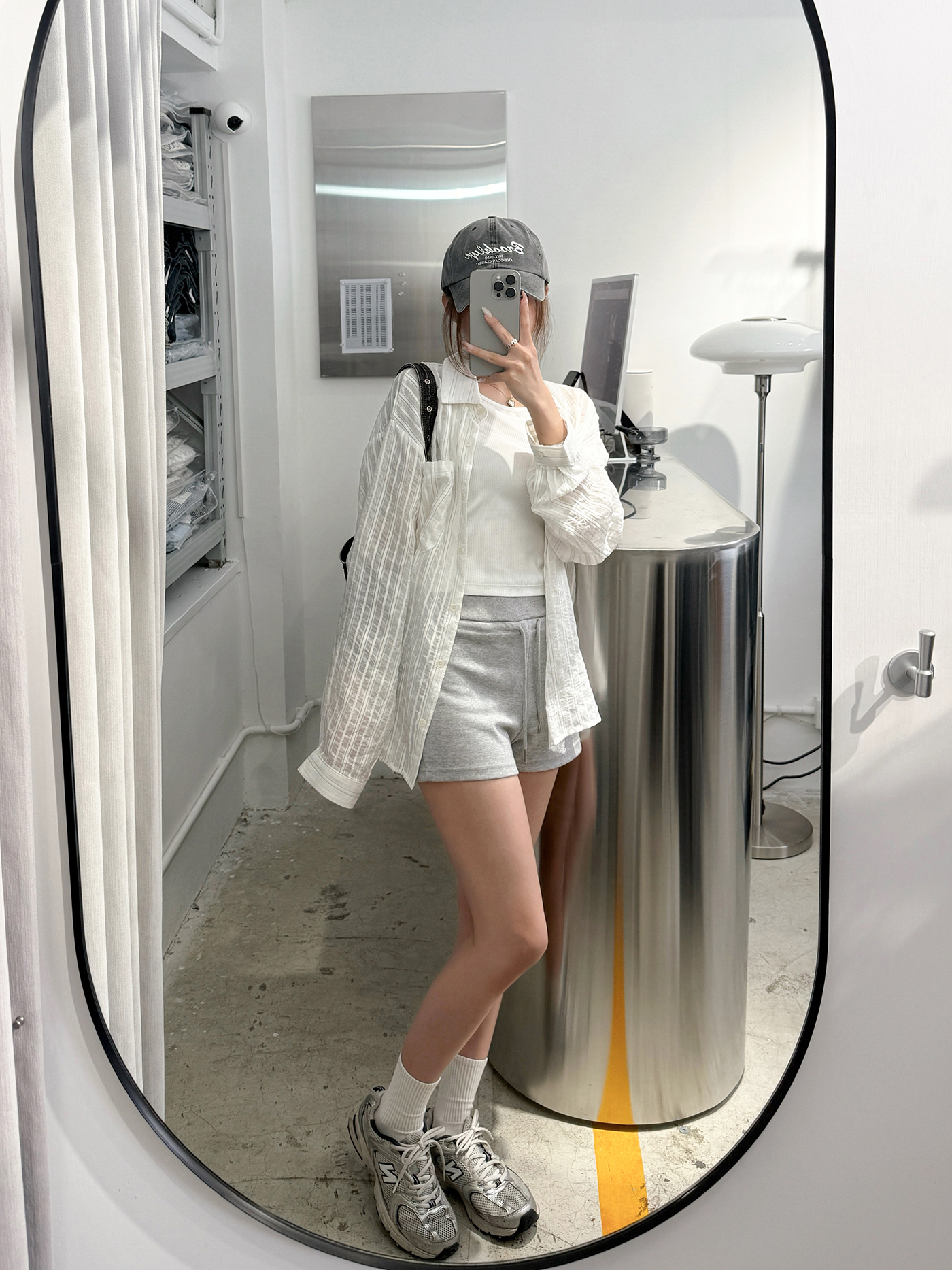 𝐂𝐚𝐬𝐮𝐚𝐥 𝐫𝐢𝐛𝐛𝐞𝐝 𝐬𝐰𝐞𝐚𝐭 𝐬𝐡𝐨𝐫𝐭𝐬