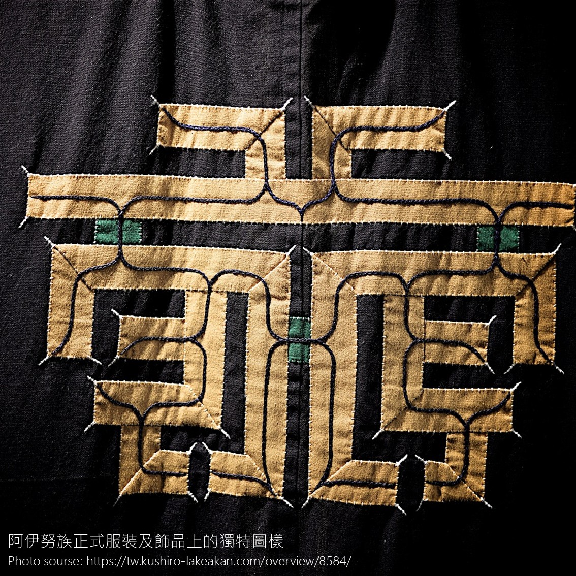 【台灣製】日本阿伊努族藝術圖案時尚襪 – 大紅花 (unisex 中性)