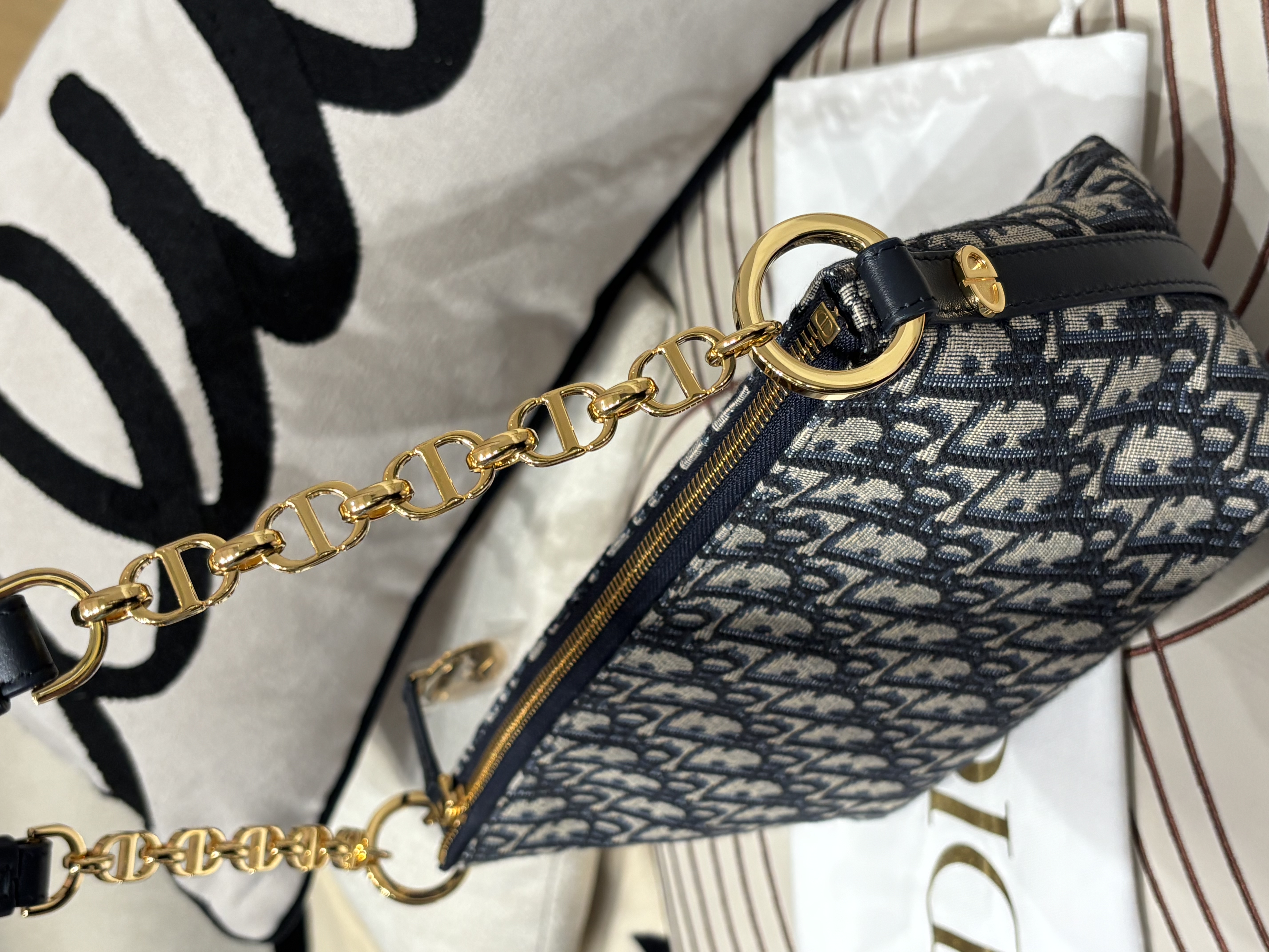 未使用品 Dior pouch Hobo Bag 100%Authentic, Unused 未使用品 ✅專門店收據✅Dust bag✅Box