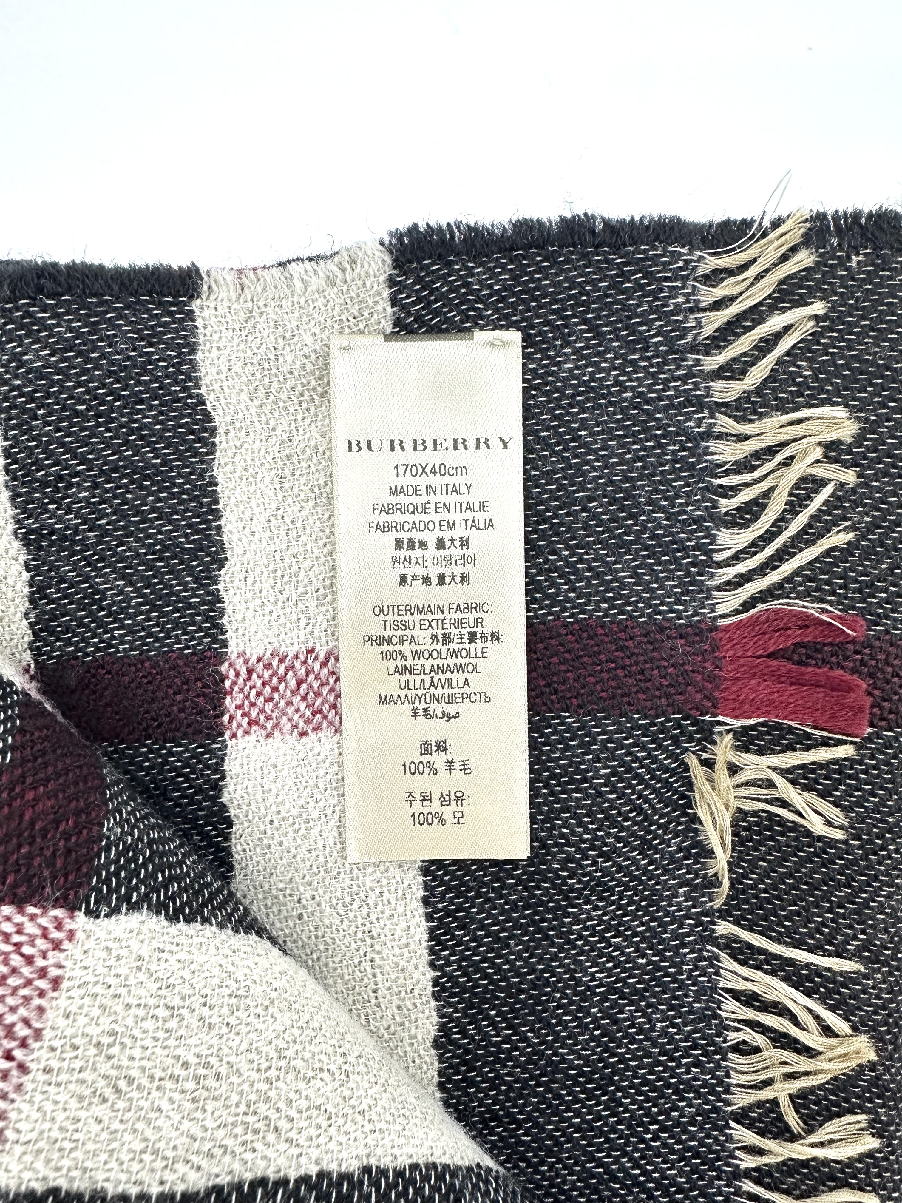 Pre-owned Burberry Scarf / Product Code: 26041922