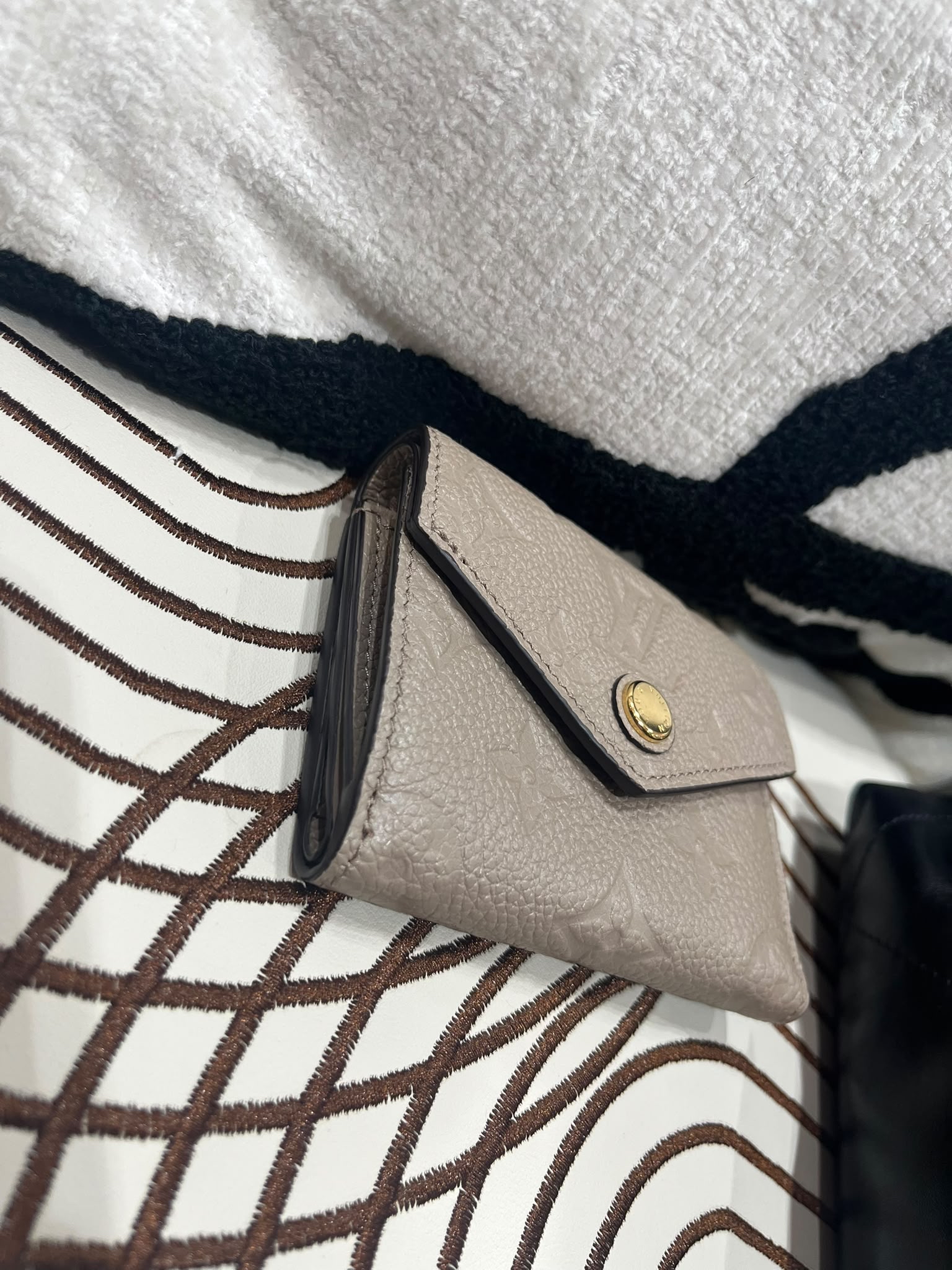 LV Zoe Wallet M69800 牛皮銀包 100%Authentic, 95%New ✅NFC✅Dust bag✅Box