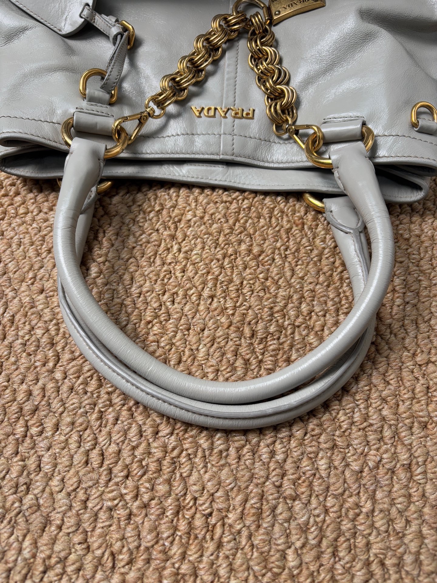 【預訂貨品】Prada霧霾灰油蠟皮機車腋下包