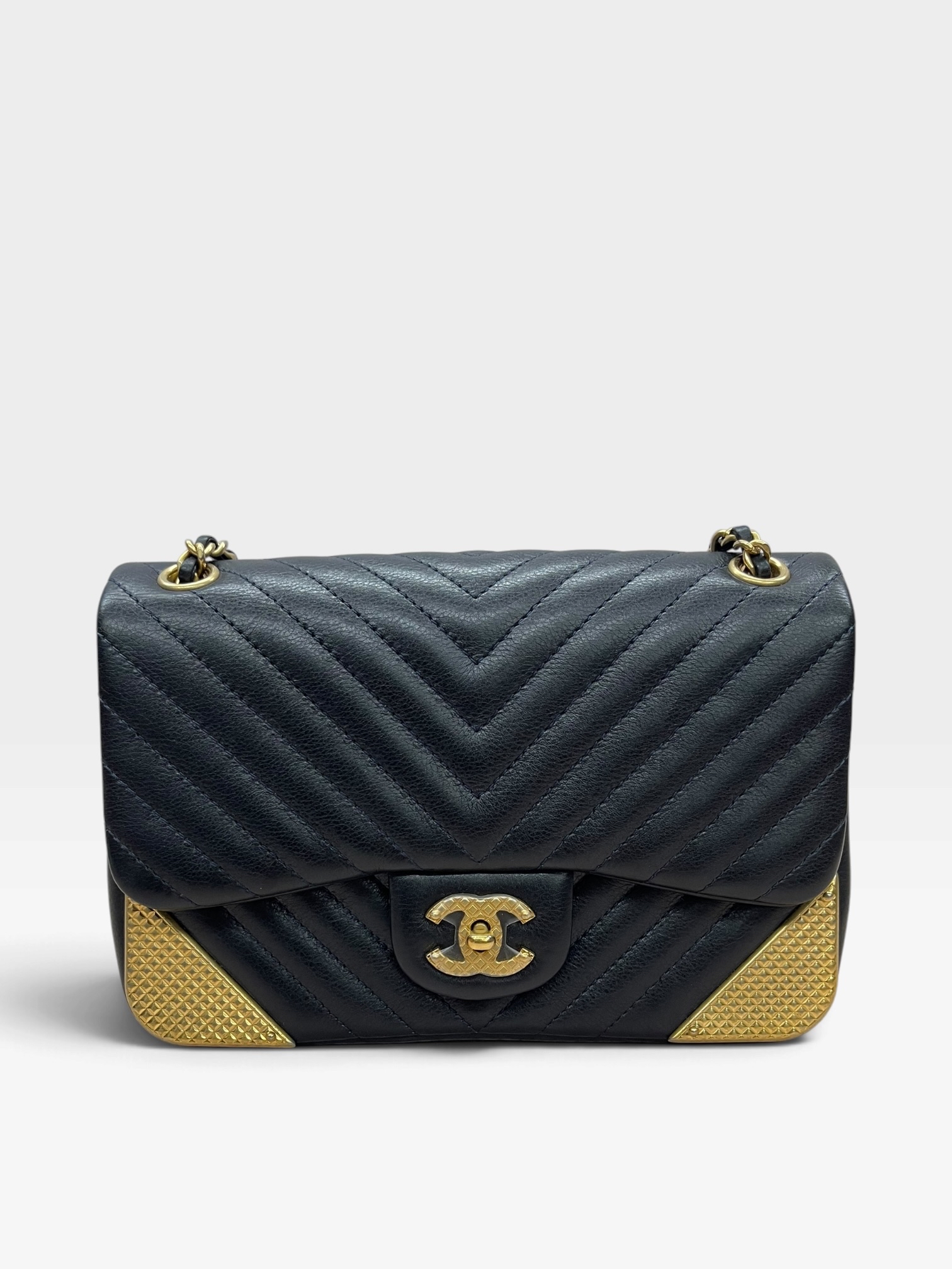 Pre-Owned Chanel Rock the Corner Chevron / Product Code: 101702