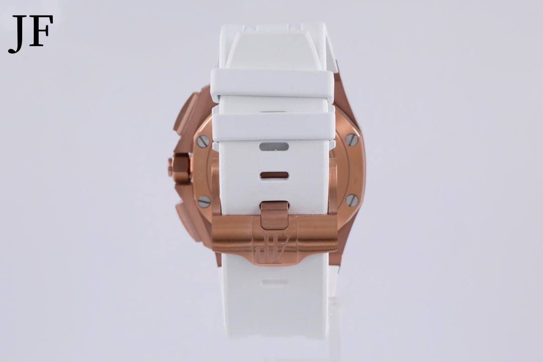 🚀品牌：AP 大熊猫🚀 系列：俗称金大熊猫 机芯：3126计时自动机械 材质：316精钢表壳 陶瓷圈 直径：42mm 皮带：橡胶表带 表扣：原装针扣 玻璃：蓝宝石水晶玻璃