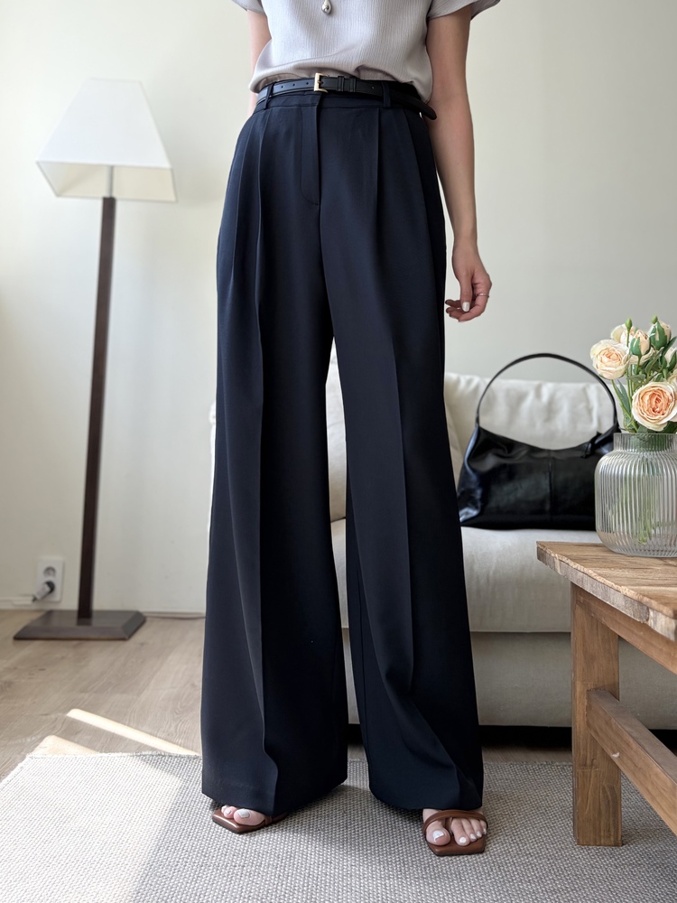 Timeless Pleated Flow Pants (Navy)