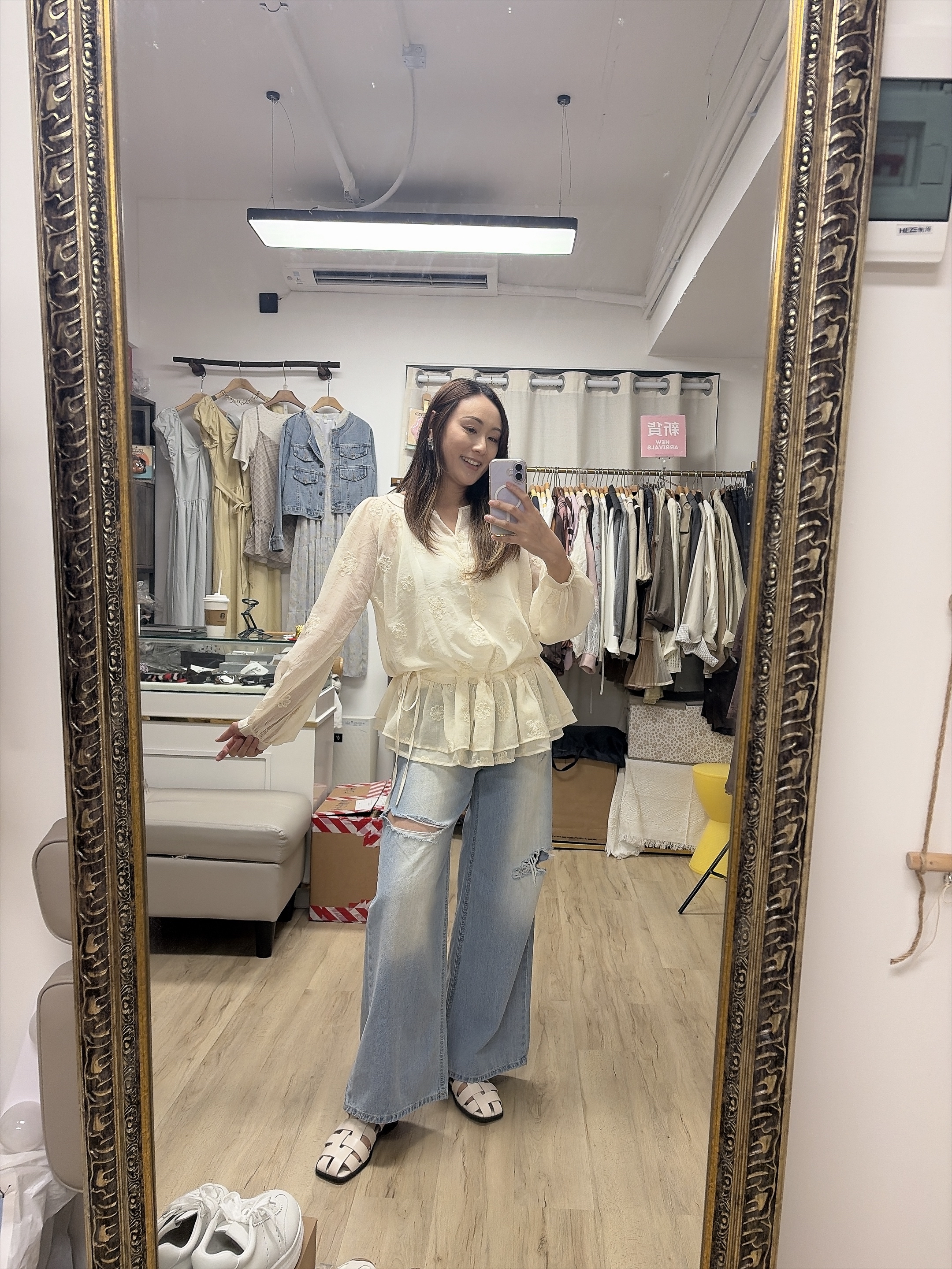 珍珠米色 裙擺紗紗暗紋立體花blouse