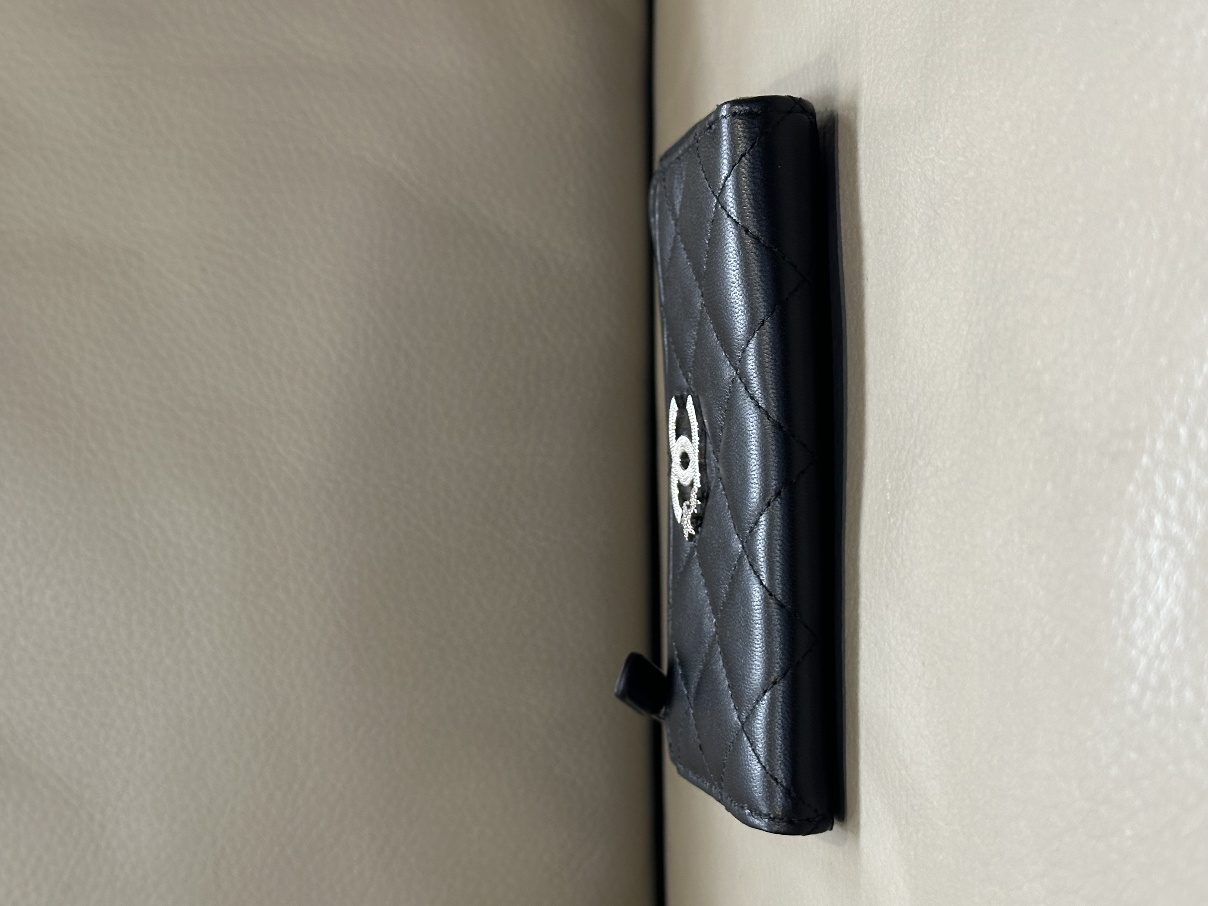 Pre-owned Chanel Star CC Quilted L-Zip Card Holder / Product Code: 26040505