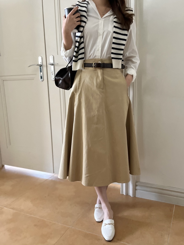 The Signature Flare Skirt (Beige)