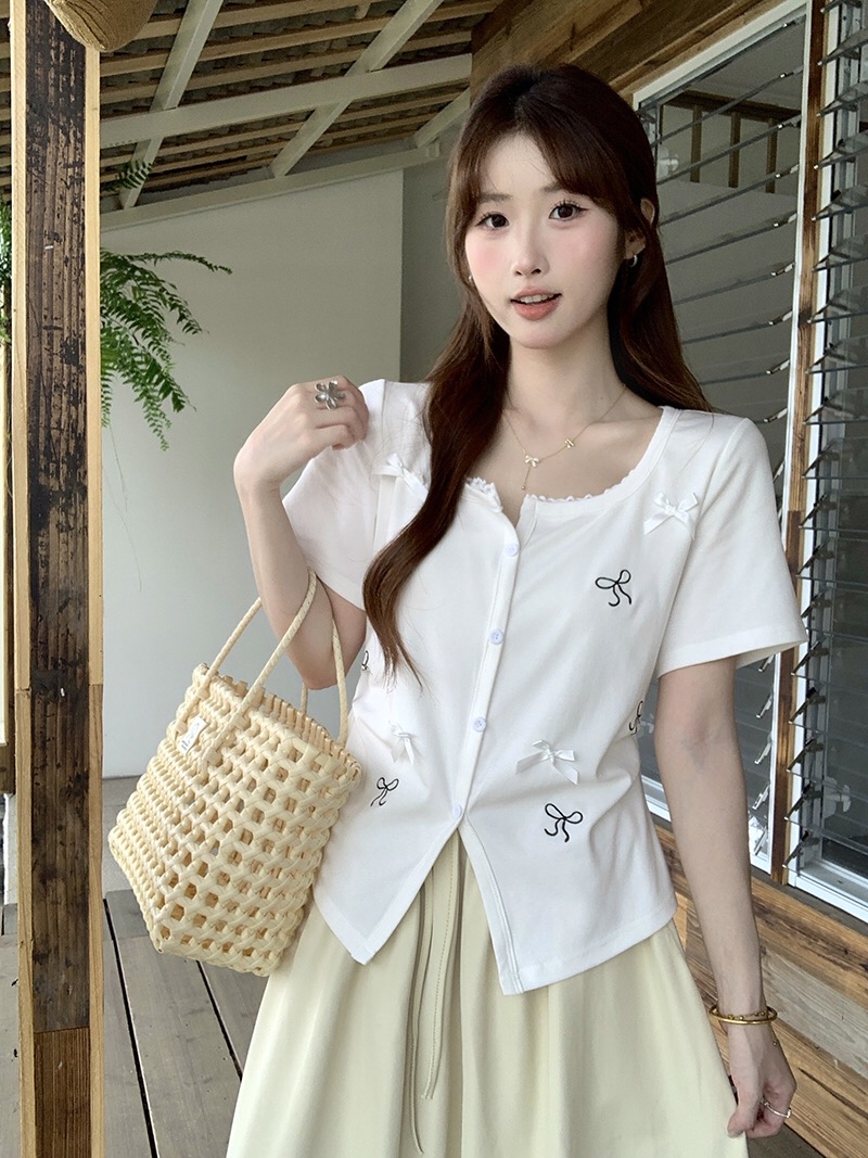 B27(24008) 韩系甜美风蕾丝花边领立体与印花蝴蝶结5色上衣