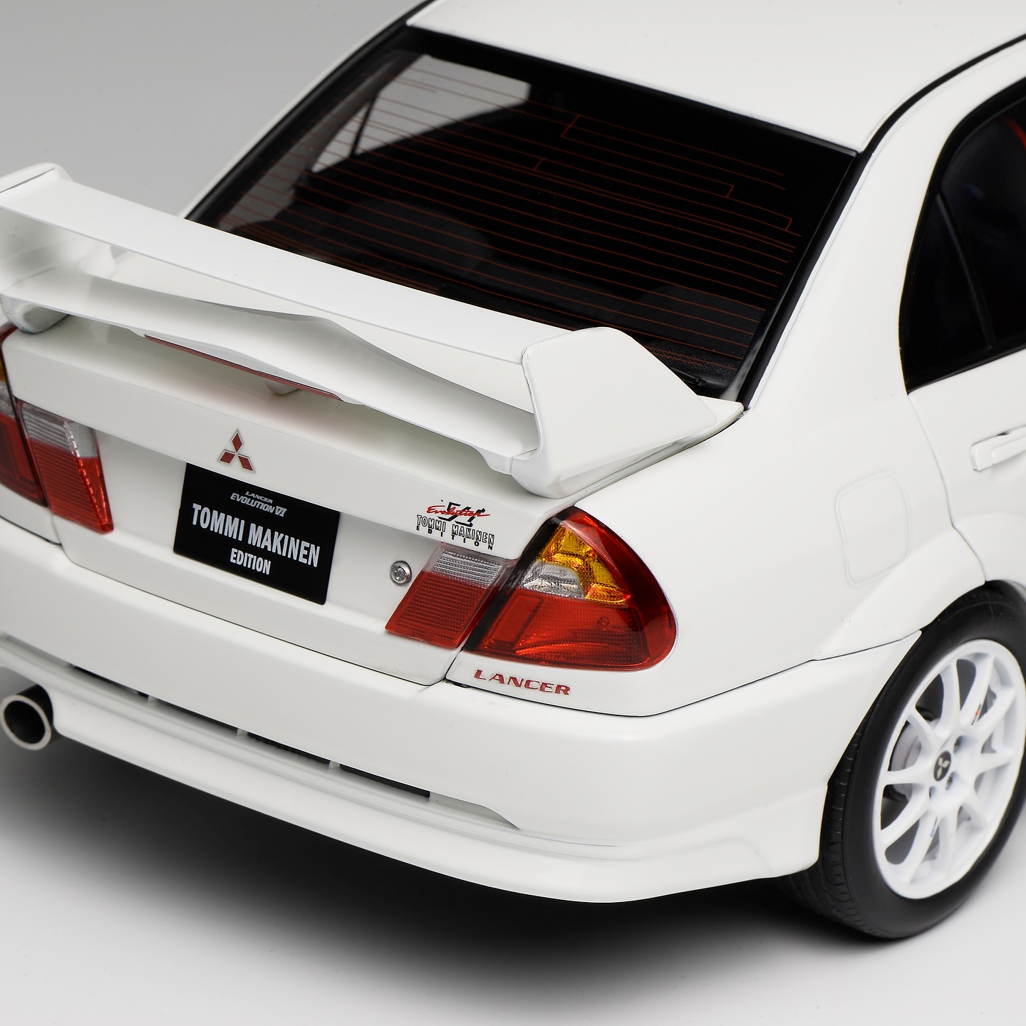 *READY STOCK MOTORHELIX 1/18 Mitsubishi Lancer Evolution VI Diecast Model *Scotia White 
