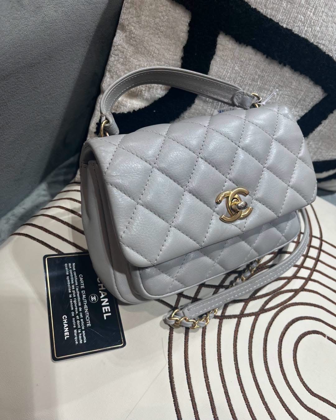 Chanel flap bag with handle  100%Authentic, 95%new ✅card ✅dust bag ✅box 
