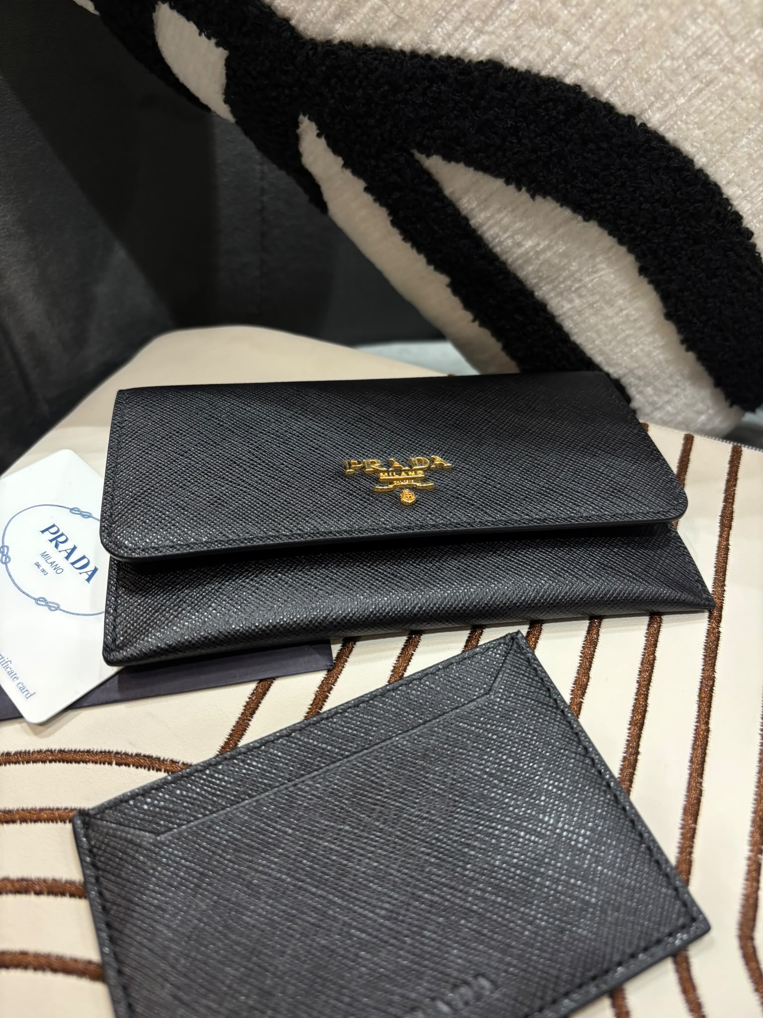 Prada Saffiano leather wallet with card holder 100%Authentic, 99%New ✅ certificate ✅Box