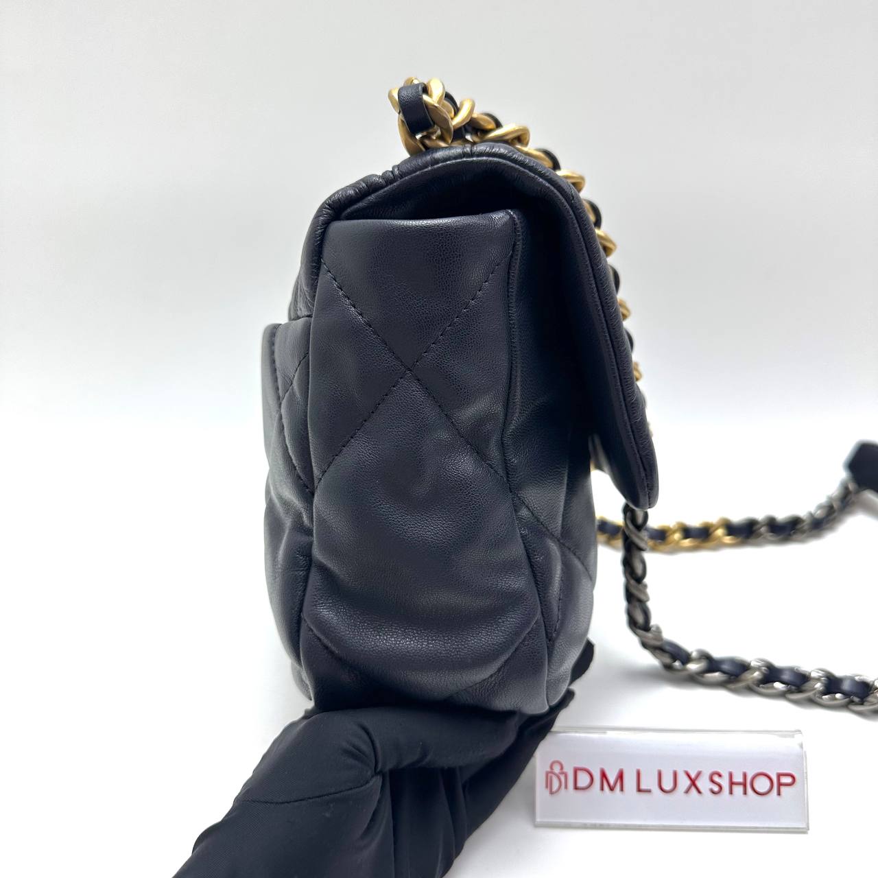 Chanel 19 Navy GHW (Serial 30, Y: 2020)