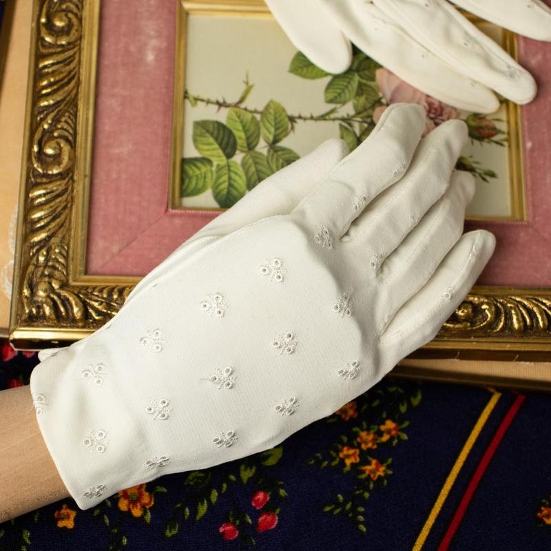 Vintage Embroidered Wrist-Length White Fabric Day Gloves (MT331)
