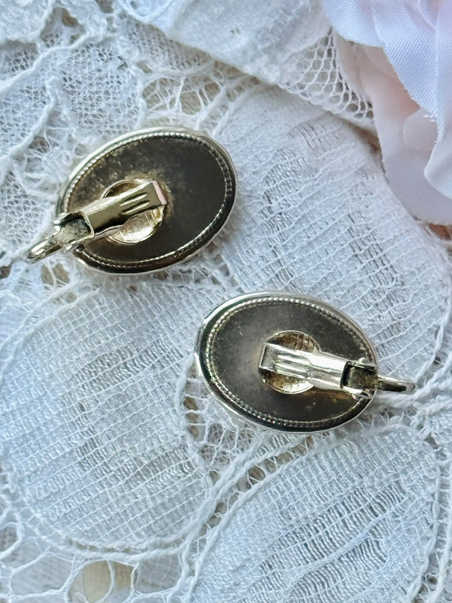 Vintager C.a. 1970s Courting Couple Clip Earrings (MT2644)
