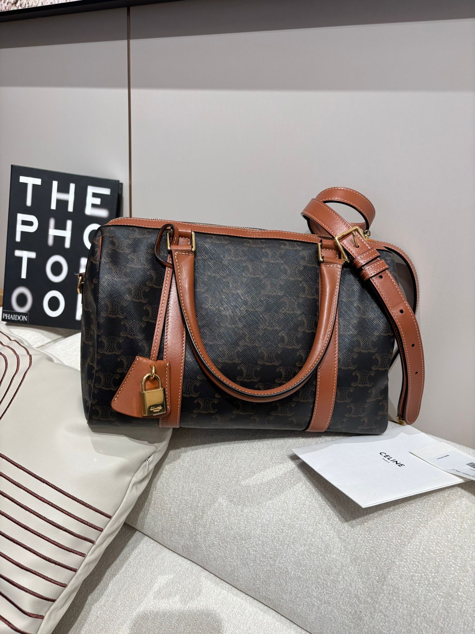 Celine Medium Boston Bag 100%Authentic, 98%New ✅收據✅Key Lock✅Dust bag