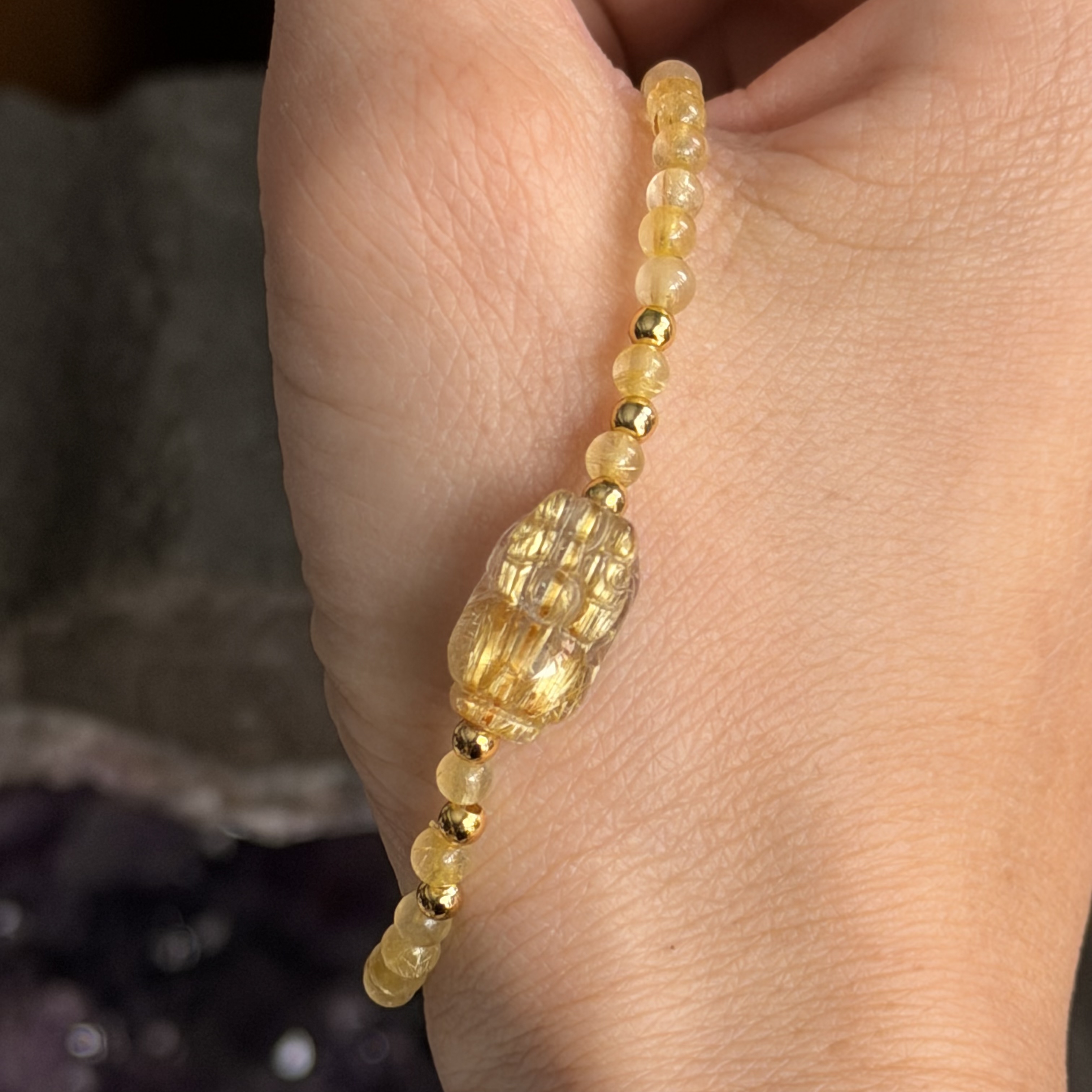  金鈦晶貔貅襯𝟯𝗺𝗺金髮晶手串