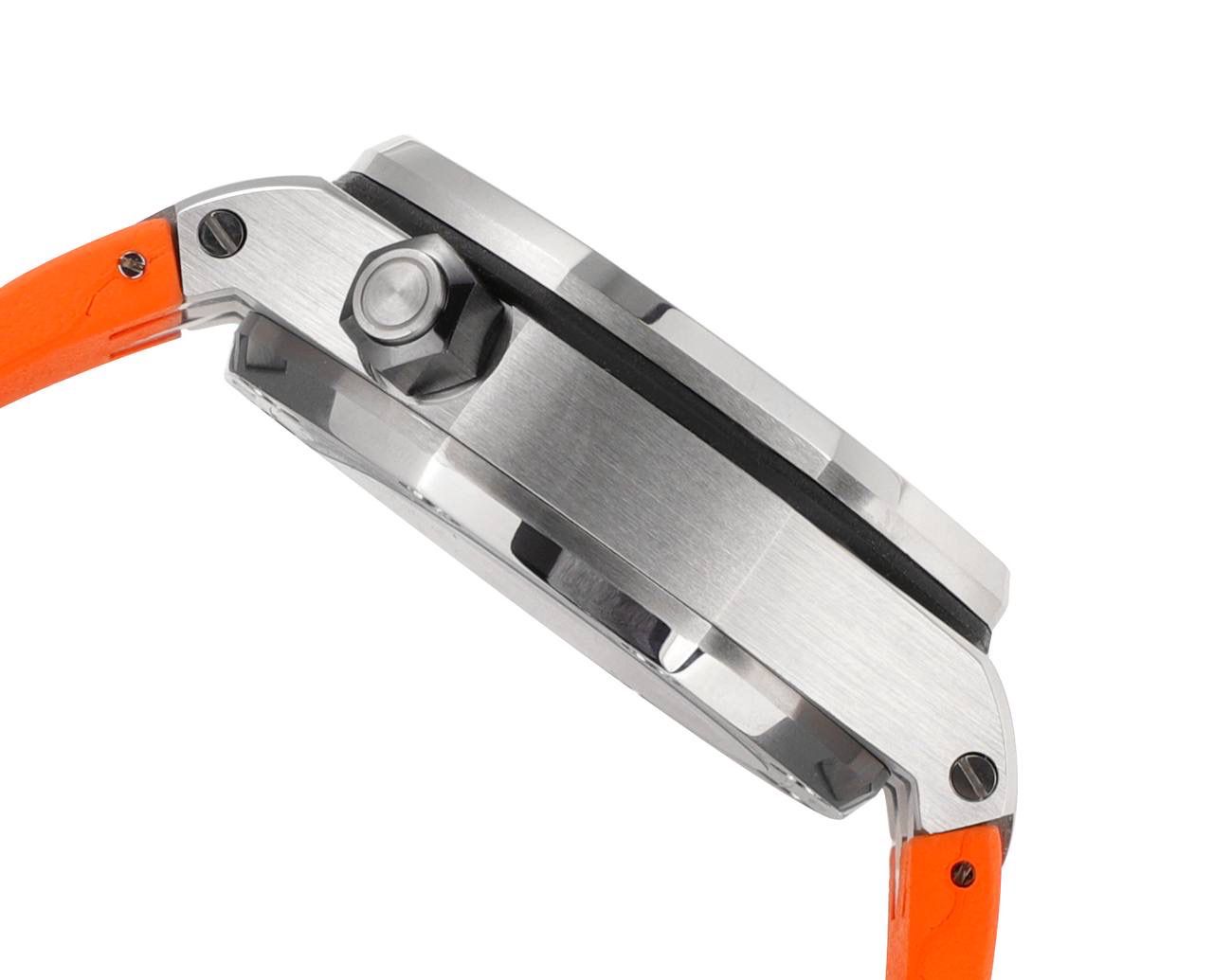 🚀AP爱彼皇家橡树系列水果腕表💯 型号：26703 跑秒计时自动机械男表 搭载原版cal.3124机芯 直径：42mm 超强夜光 1.表壳材质选用的316L精钢，经过CNC一次成型锻造了42mm的表径，表壳在经过拉丝工艺多次打磨抛光后做到了无懈可击，包括螺钉也一致还原 2.表盘字面格纹错落有致，立体感很强。刻度线粗细程度以及长短均与正品保持一致。条钉时标内部填充超强夜光材料。两组小圆盘对称分布，就像两只小眼睛。盘面内有一圈一圈的放大环，细节处理很到位。 3.橡胶表带表面的磨砂质感很强.采用无味不沾灰尘的进口橡胶，只为提高佩戴的舒适感 4.前后玻璃都采用蓝宝石水晶镜面玻璃，镜面通透性也很强。这款腕表采用3124机芯，做到了外观和正品的极其相似，走时精准稳定！！！