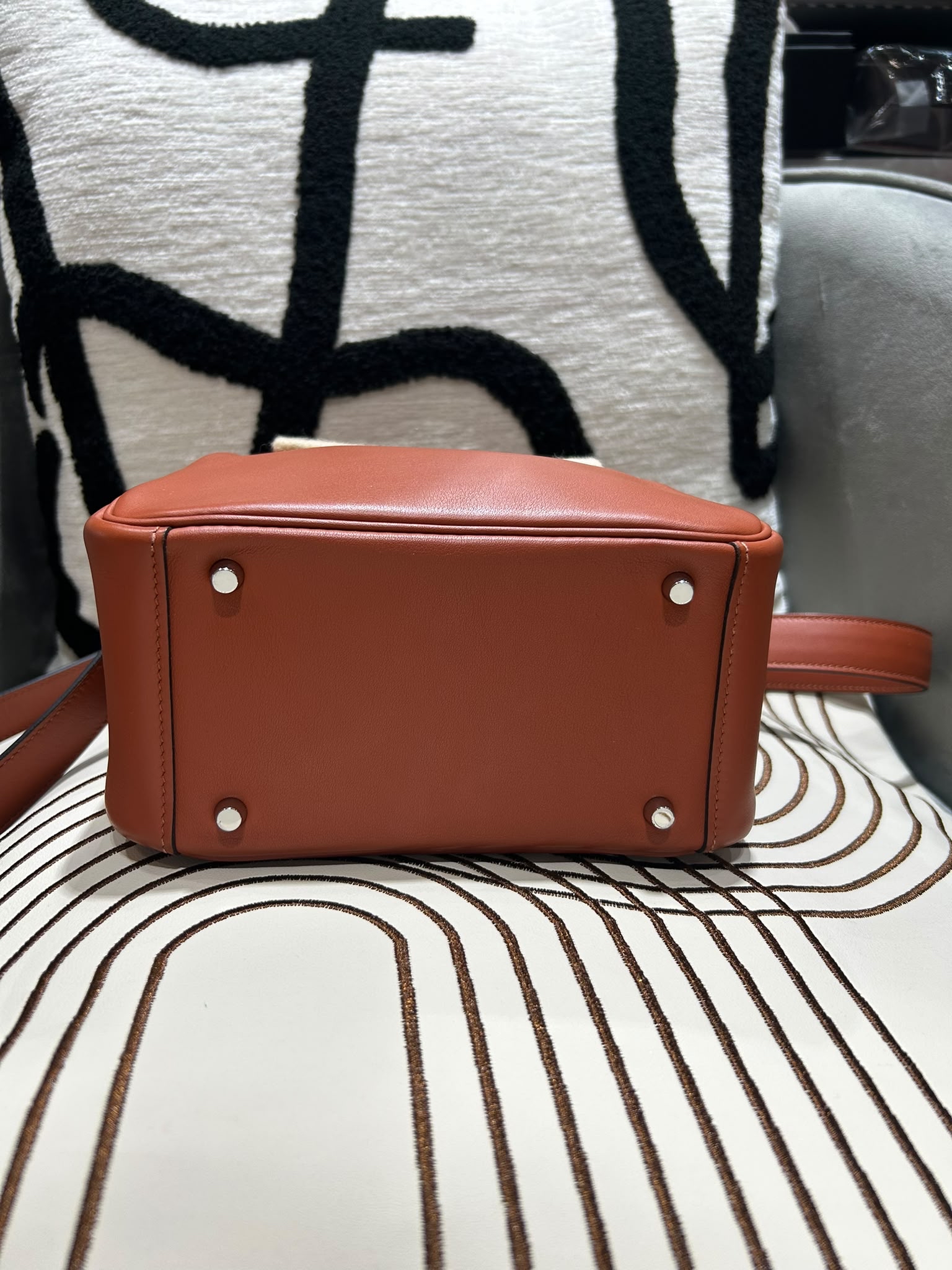 Hermes mini Lindy,STAMP U  古銅色,  100%Authentic ,99%New✅塵袋✅box