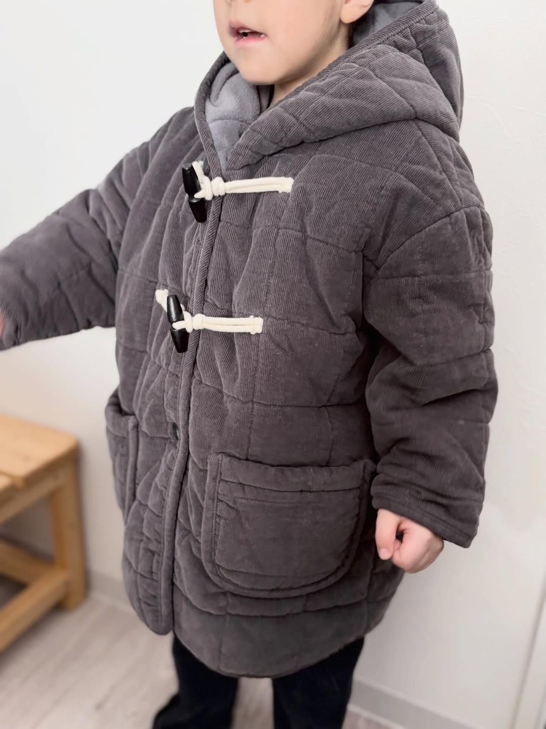 Bonito |有帽牛角夾棉外套(深灰色較淺色L105-115)