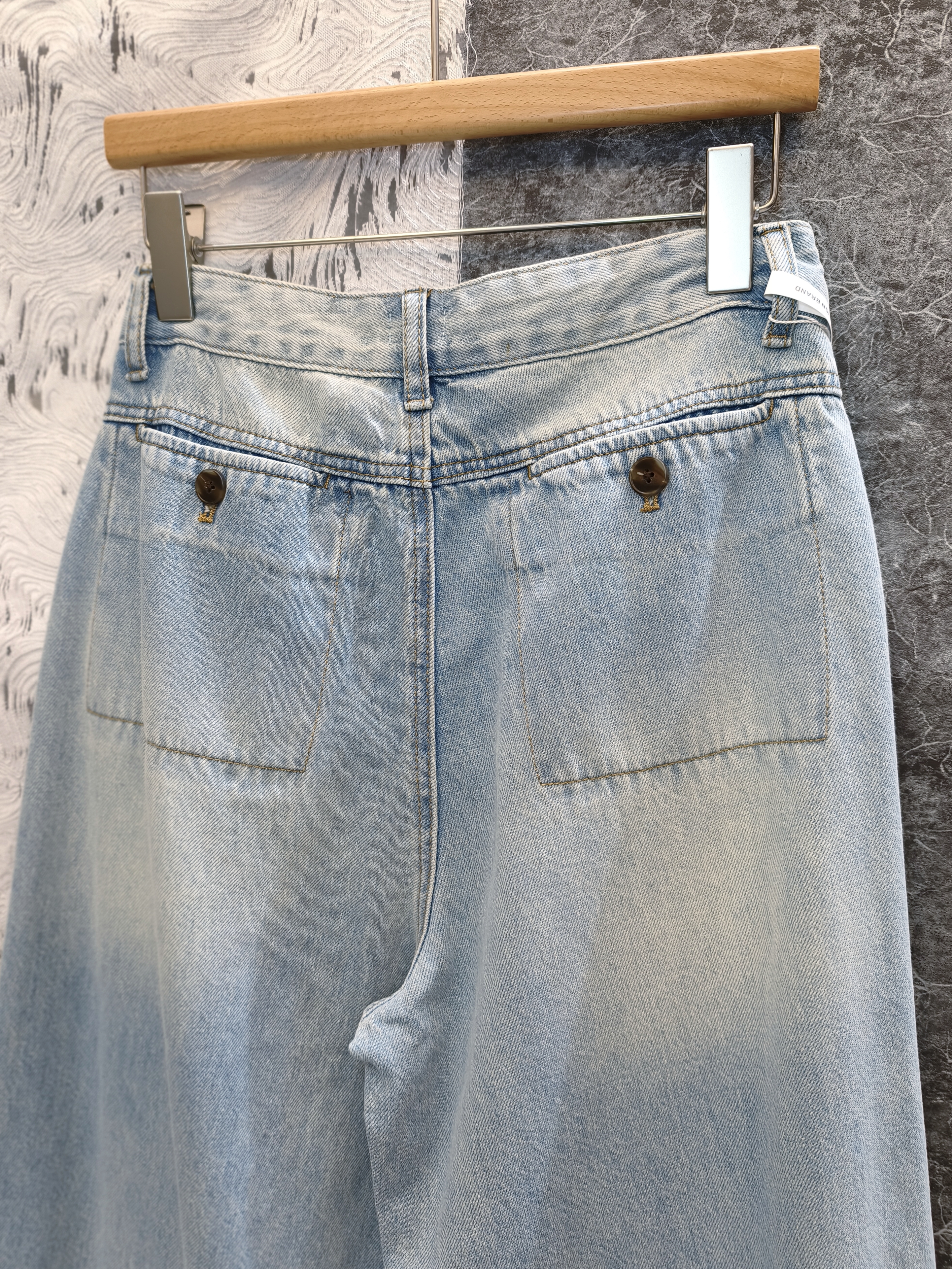 洗白闊筒牛仔褲