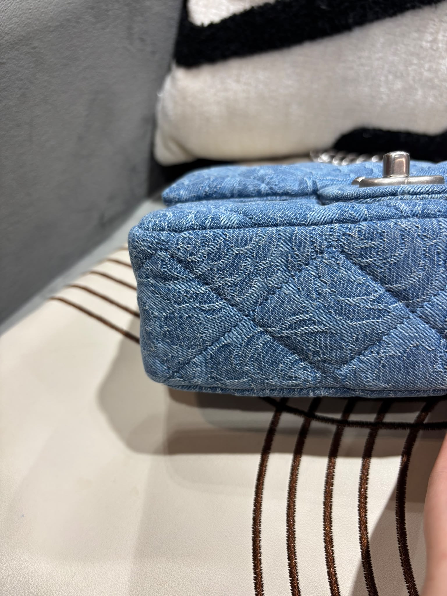 Chanel Mini flap bag with Heart Chain Shoulder Bag AS3829 denim 23P 100%Authentic, 99%New ✅晶片✅Dust bag✅Box