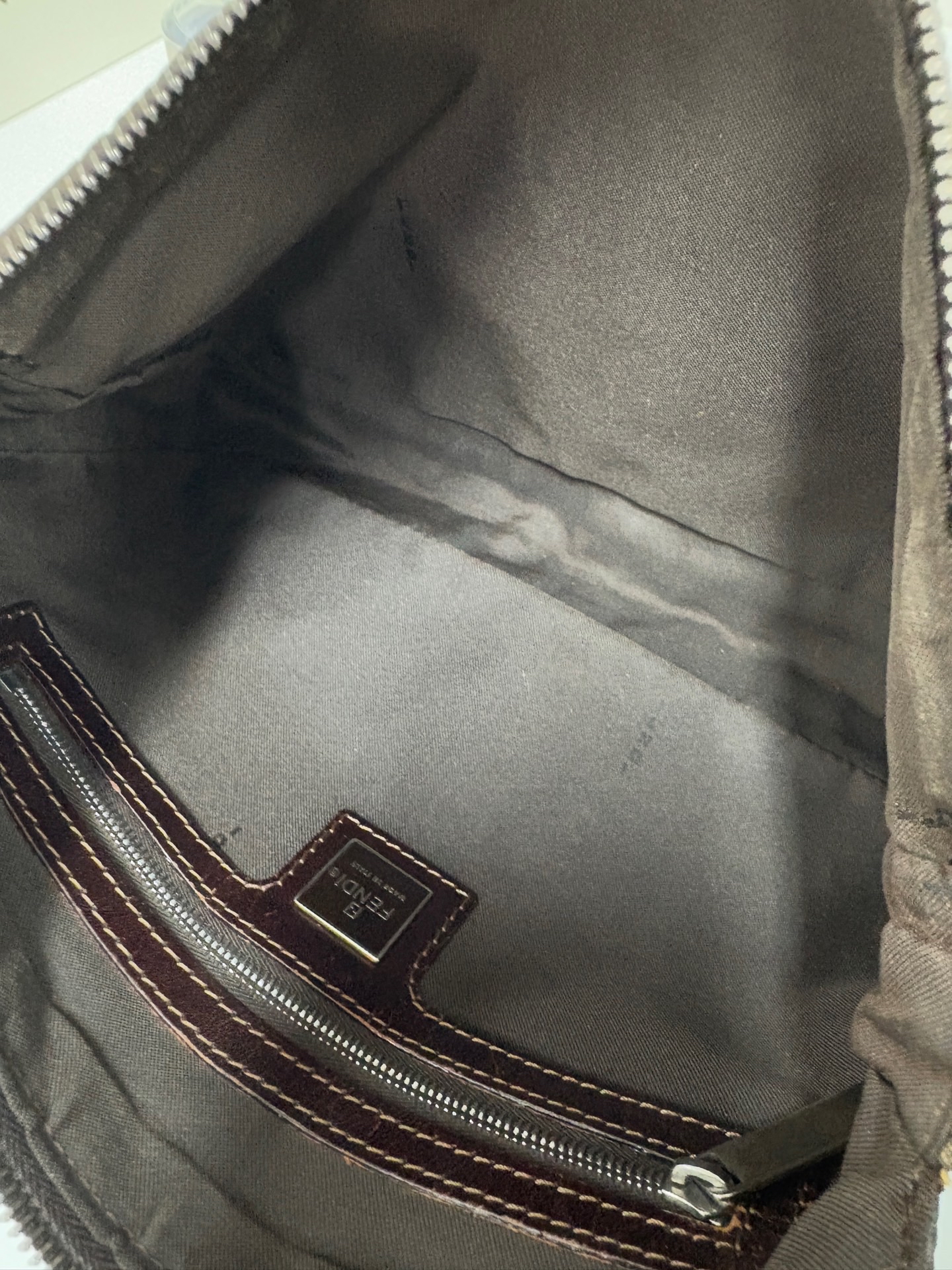 【預訂貨品】Fendi老花法棍腋下包