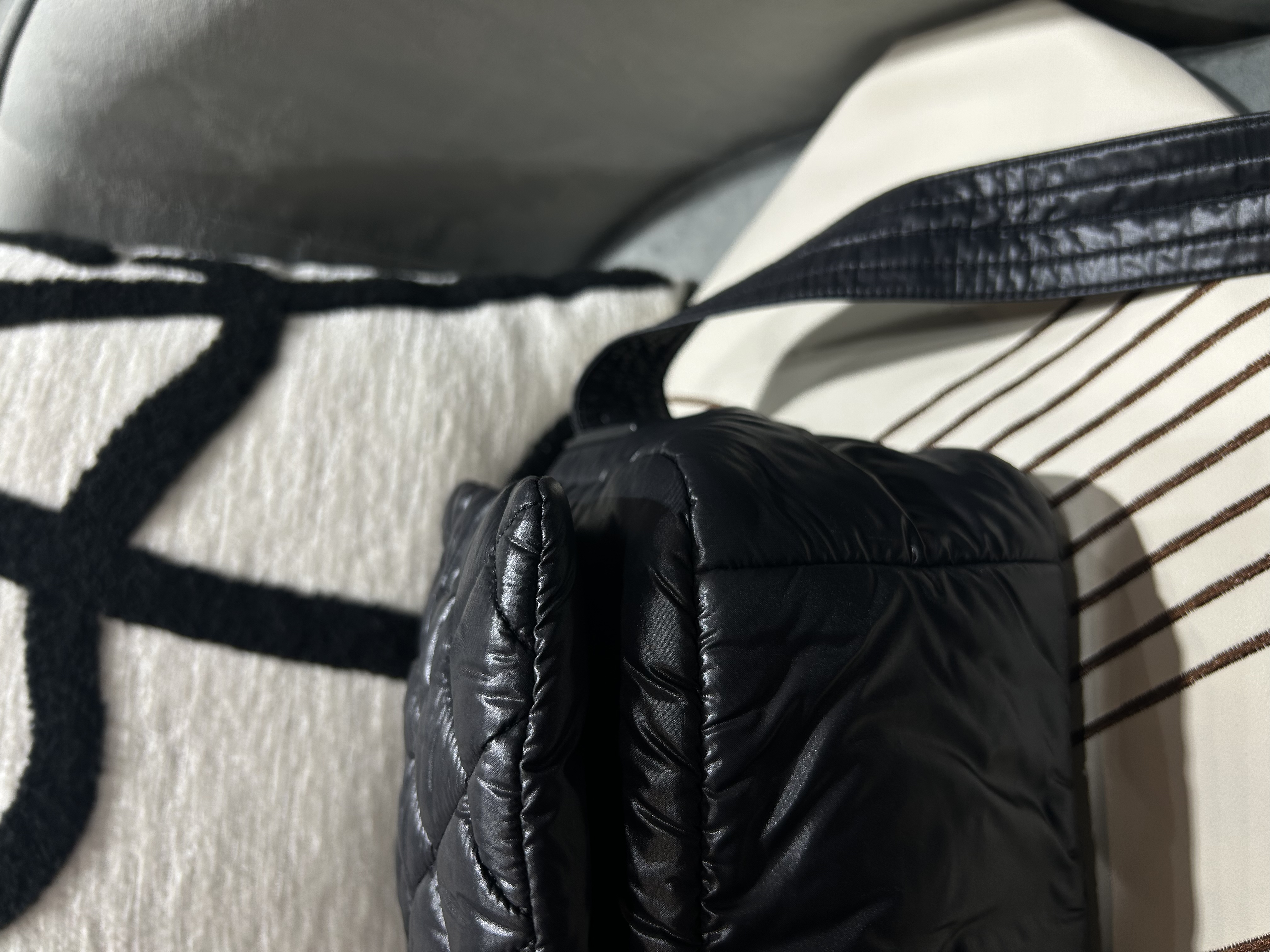 Chanel Coco Cocoon A48616 Crossbody Bag Black Nylon 100%Authentic, 98%new✅14Card