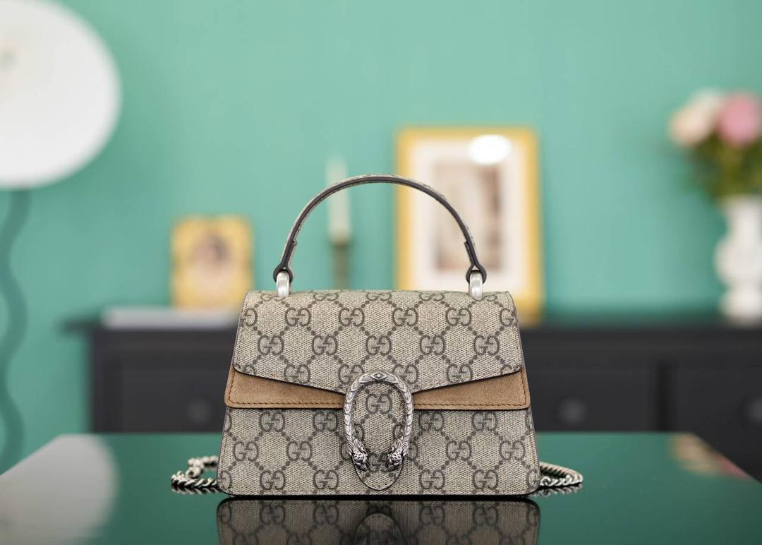 🥯Dionysus系列迷你手提包 卡其18cm 正品售价¥15.000 独家原厂皮发售 限量级别 酒神家族再添小可爱 新款迷你手提酒神，说是小废包吧，其实也还蛮能装的 小小一只，既能手提又能肩背 官方款号 752029 尺寸迷你：18x12x6cm 小号：24.5x15.5x10cm