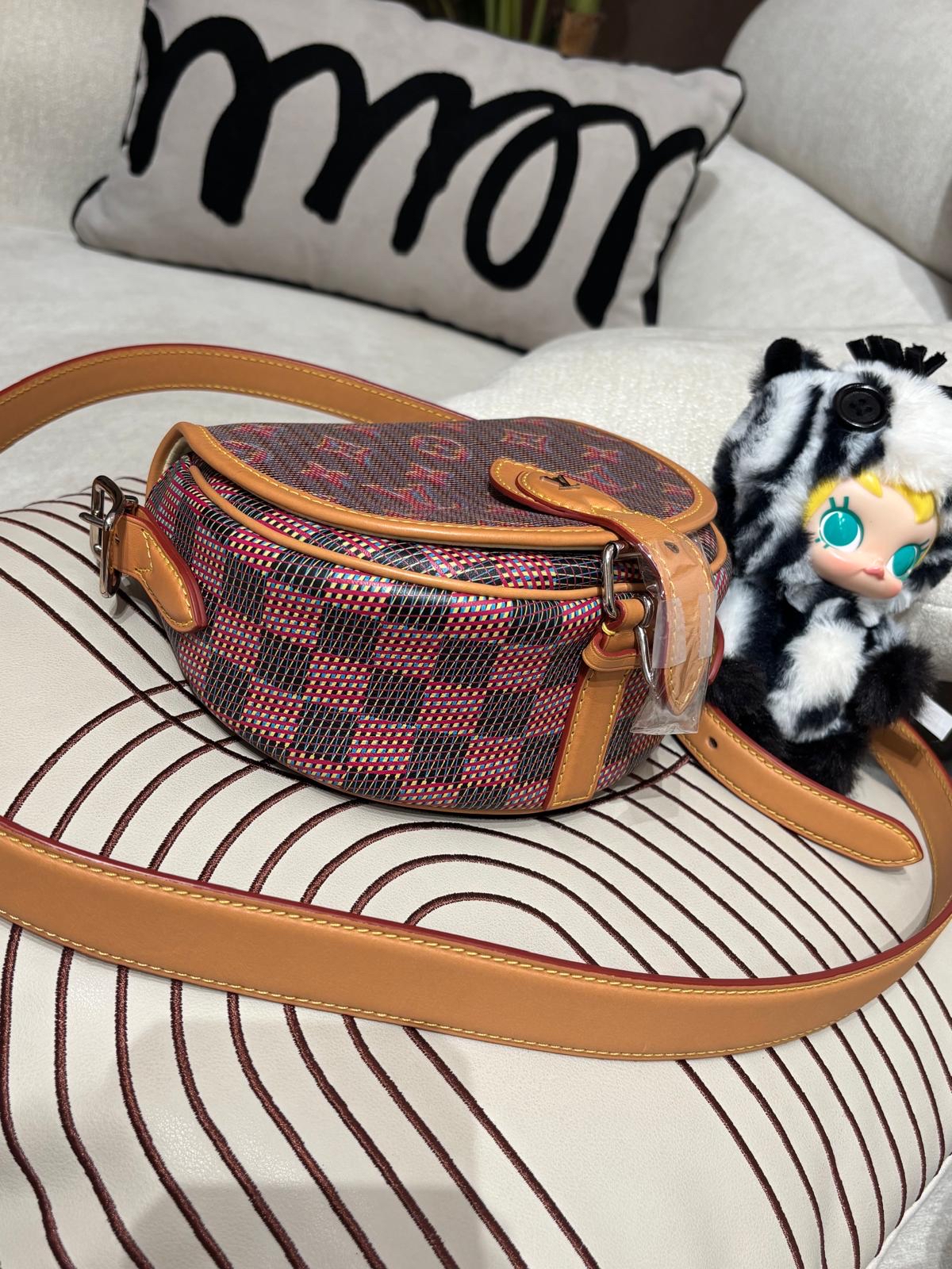Lv tambourine 限量版 limited edition  100%Authentic ,unused ✅dust bag✅booklet✅box