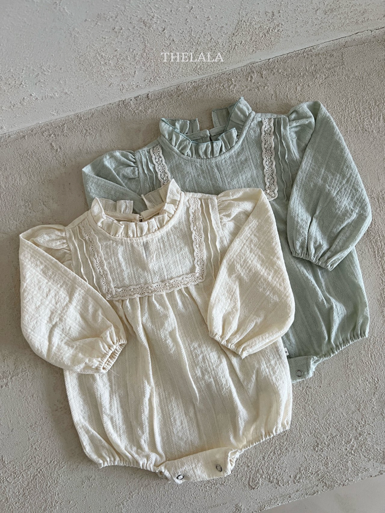 🌸預訂 韓國直送🌸🇰🇷THELALA兩色蕾絲花邊領長袖包屁衣