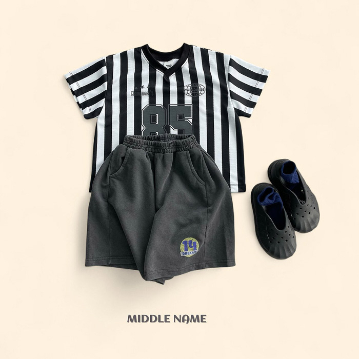 🇰🇷middle name tee