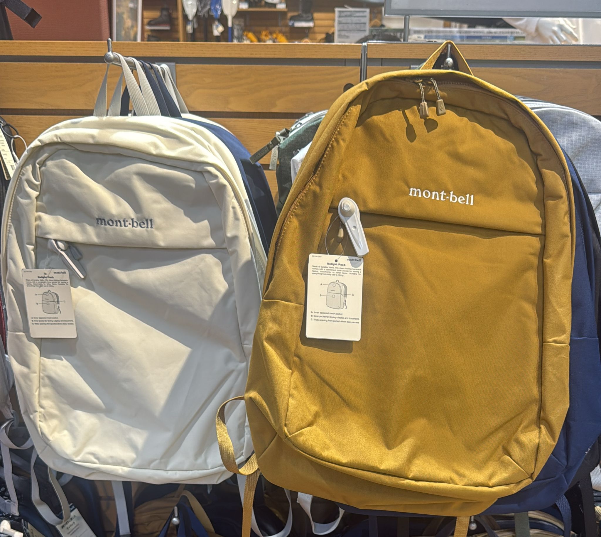 Montbell delight backpack 20 買過俾屋企人用！個背囊真係好卸力！ 個袋好重！但上身孭住一d都唔重 Navy / blk / yellow /ivory
