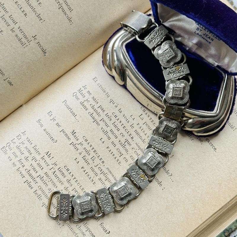 Vintage Mid-Century Engraved Pattern Book Chain Style Silver Tone Bracelet (MT1883)
