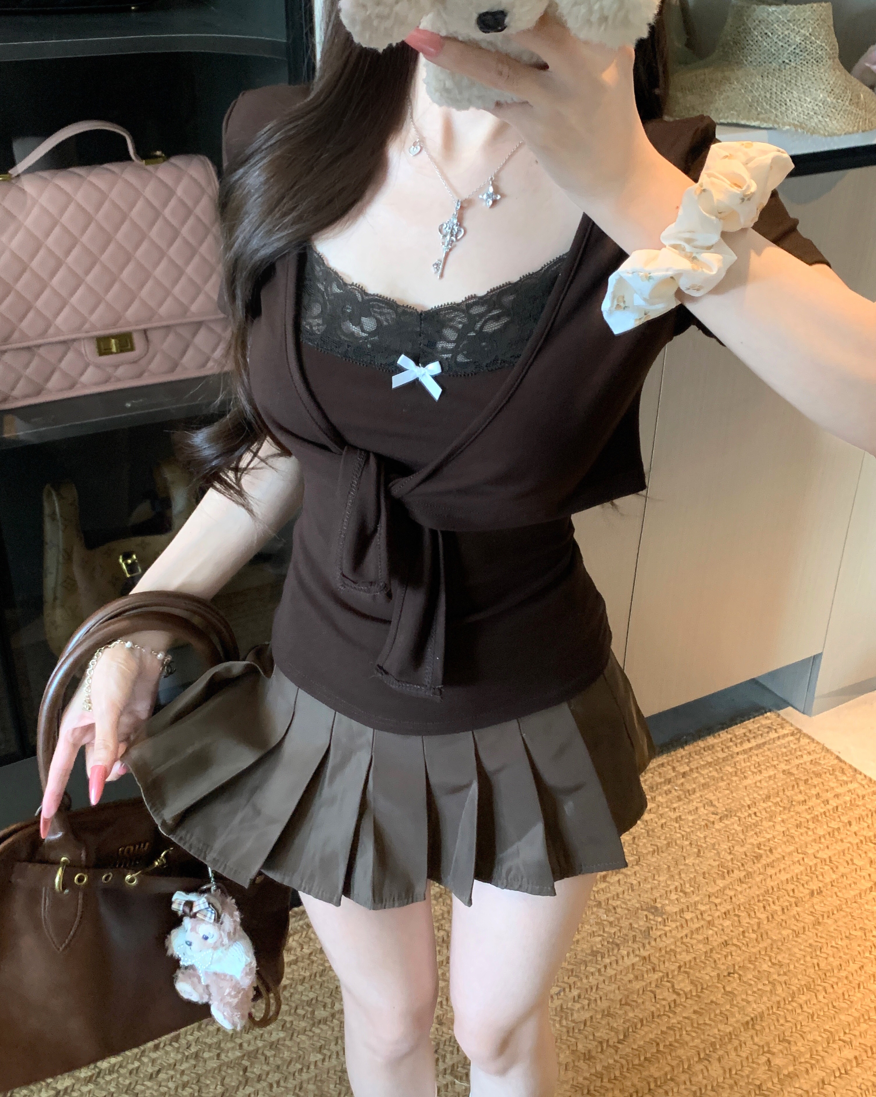 B120(9010) 韩系纯欲风蕾丝边蝴蝶结吊带与绑带开衫咖两件套上衣 