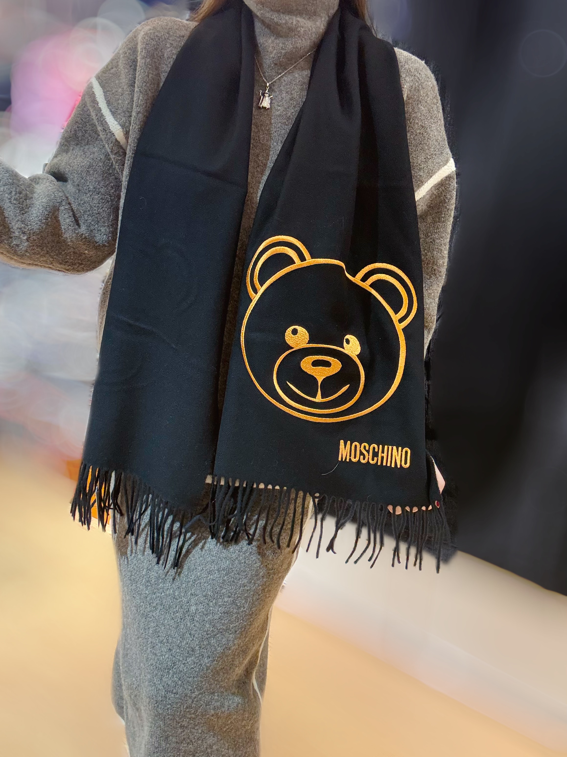 Moschino scarf 30627 blk/gold