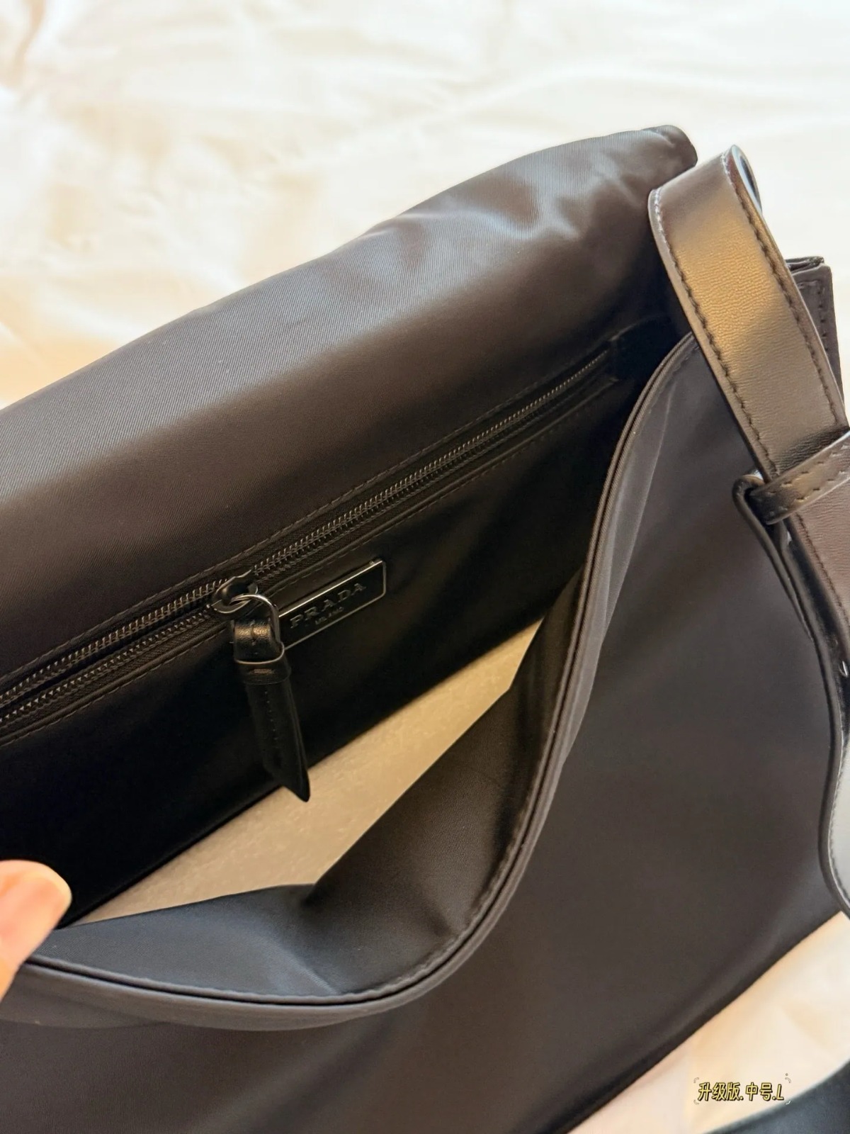 Prada Re‑Nylon尼龍郵差包