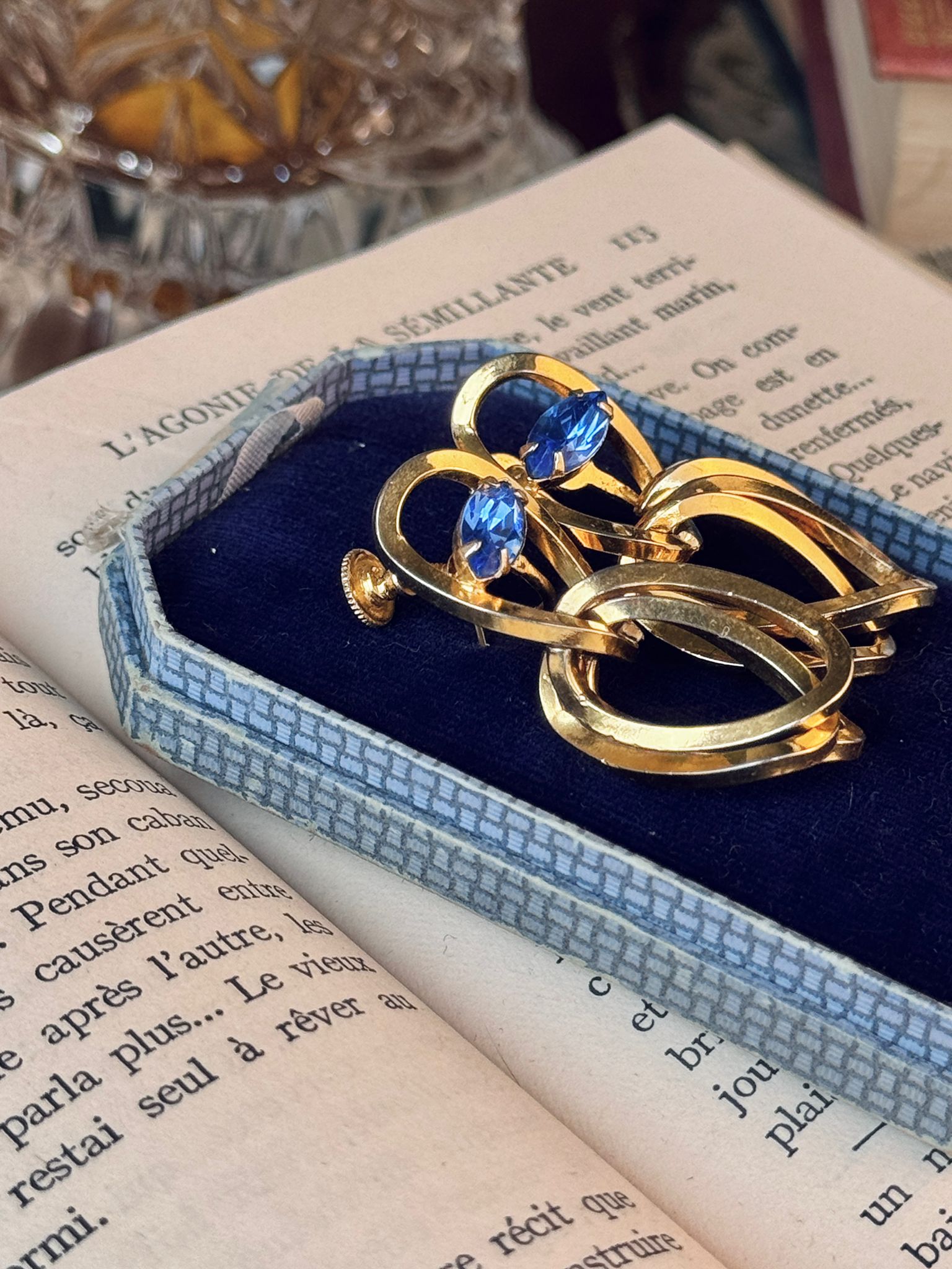 Vintage C.a. 1950s Royal Blue Glass Sculptural Loop Dangle Screw-back Earrings (MT2589-18)