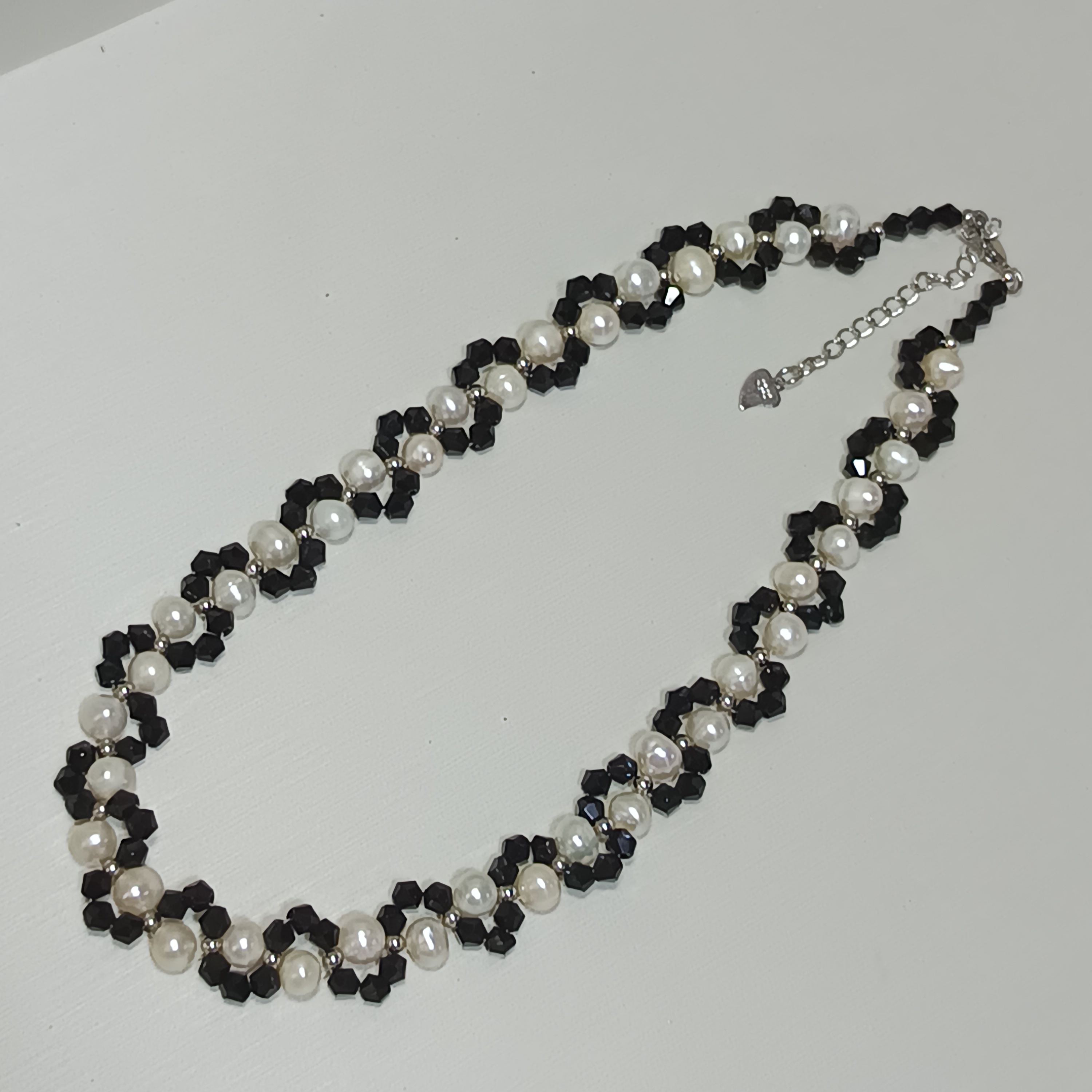 近圓強光淡水珍珠+人造黑尖晶編織choker 鍊