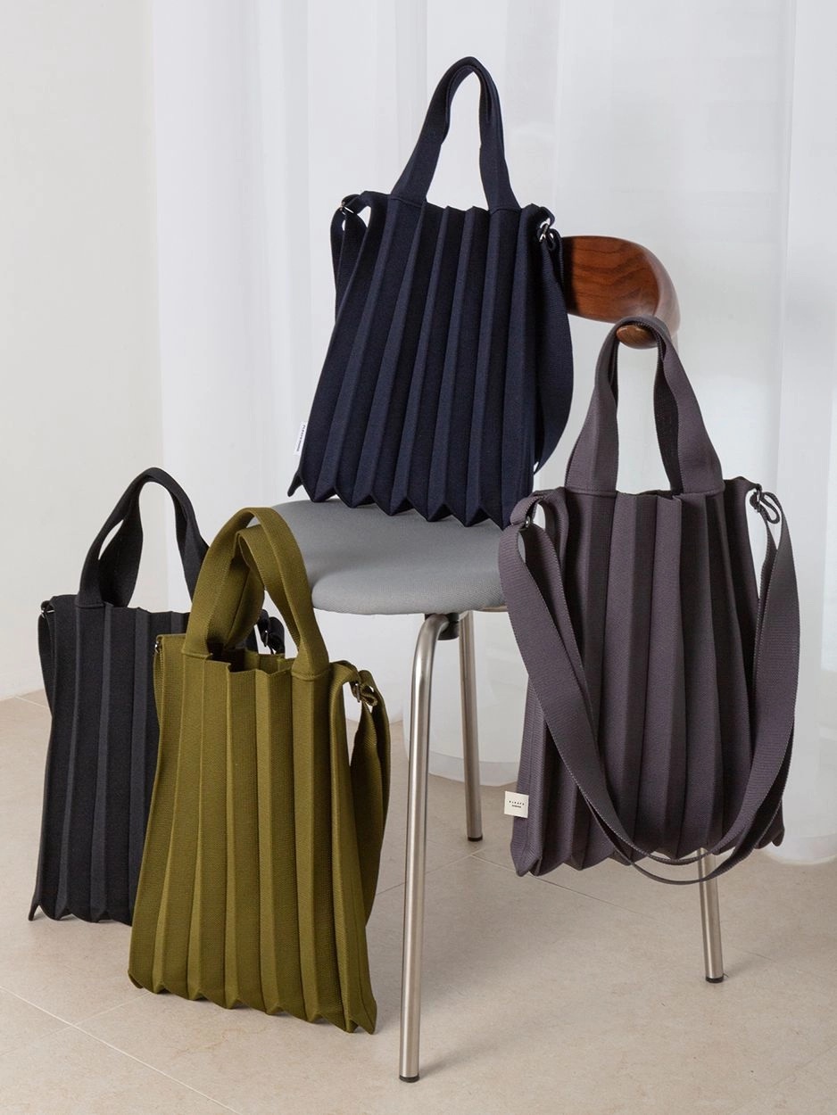 PLEATSMAMA Hardshell Bag (2色)