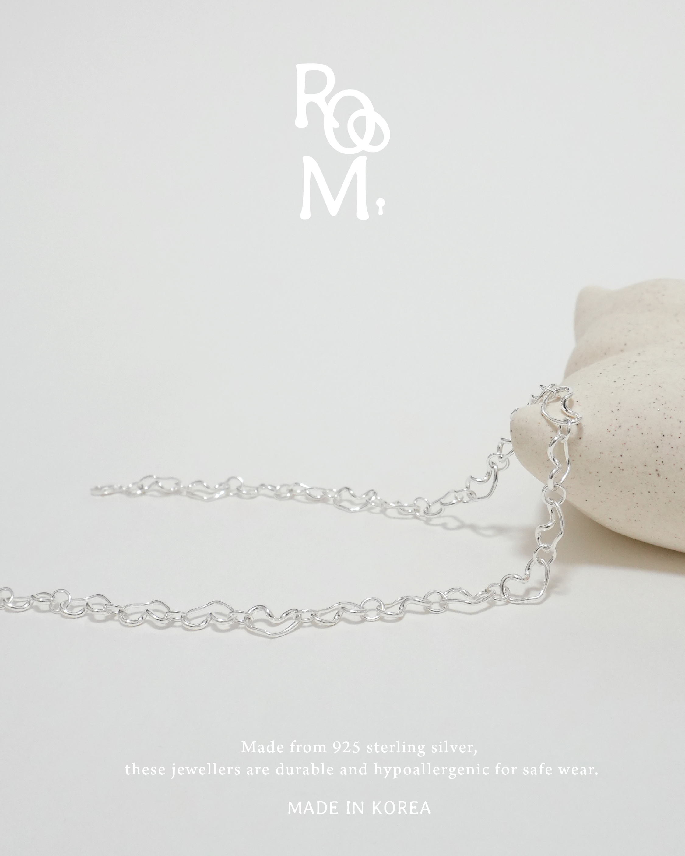 Glimmering Heart Loop Necklace 