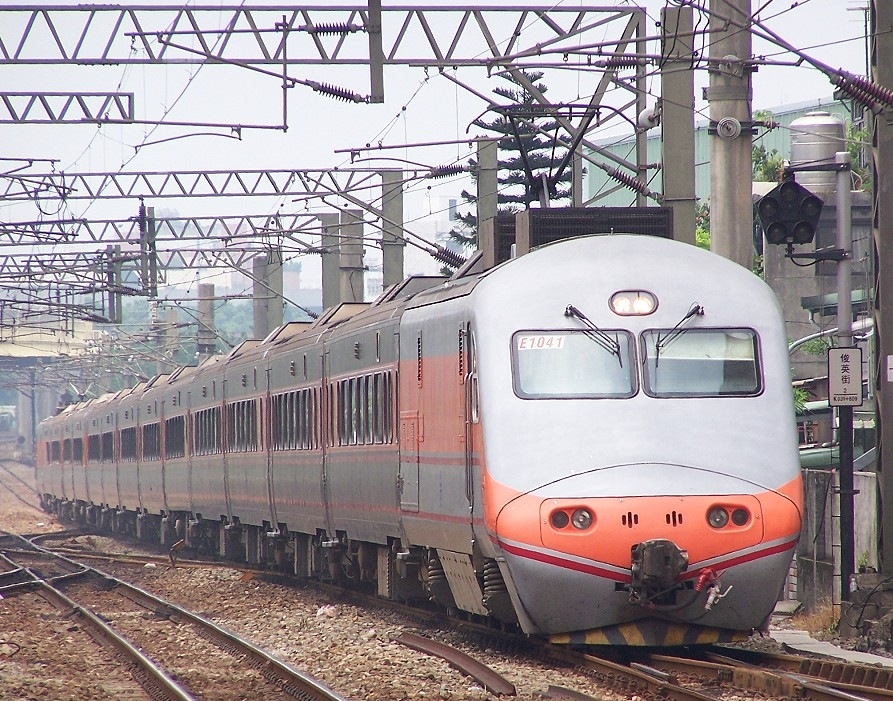 台鉄PP自強號列車 聲鐵雙車頭加四節車廂 N規