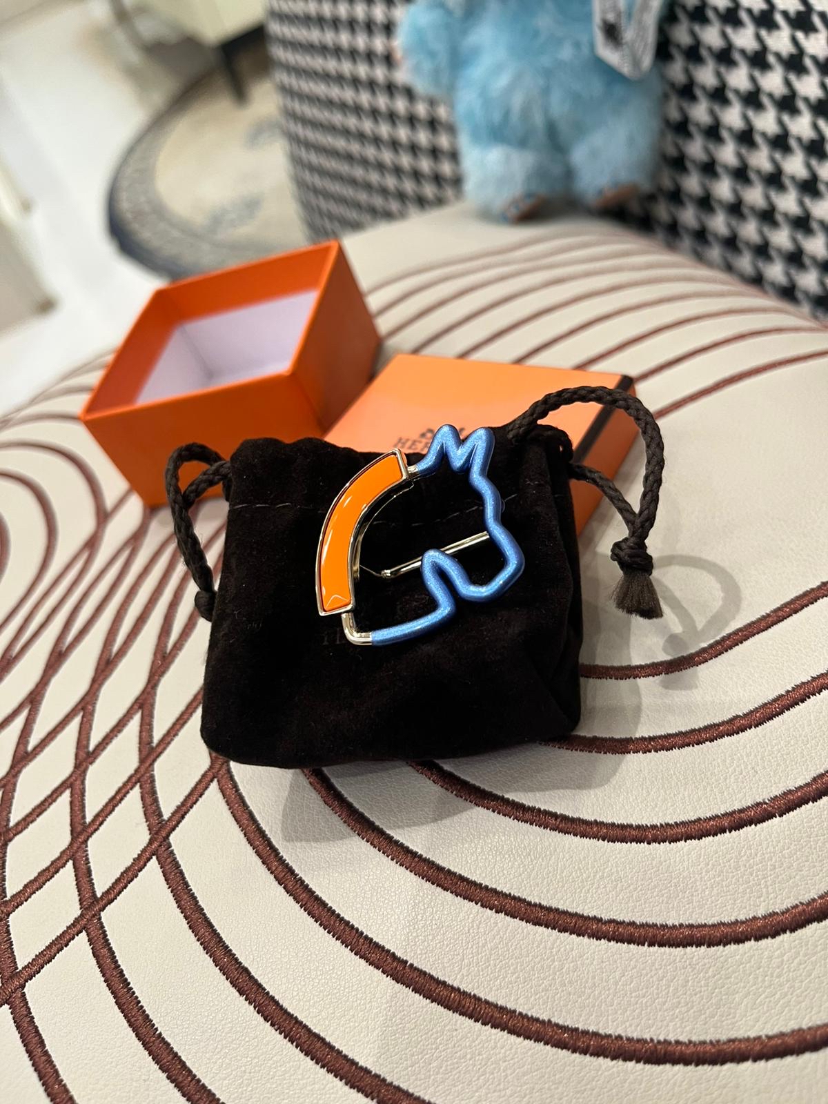 Hermes 馬頭絲巾扣100%Authentic, 99%new ✅dust bag ✅box  