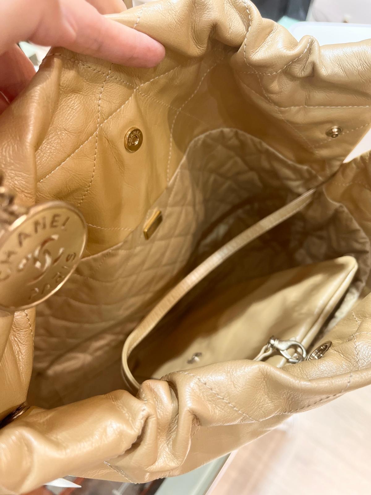 Chanel 22 small hobo 100%Authentic ,98%new ✅專門店收據✅chip✅dust bag✅box