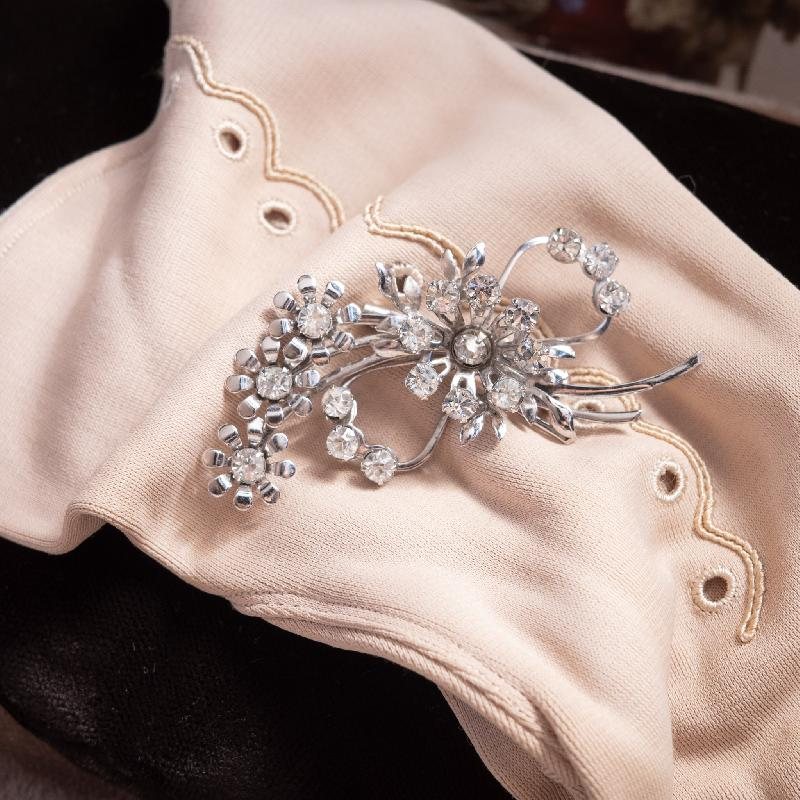 C.a. 1950s American Classic Elegance Rhinestone Necklace and Earrings Jewelry Set/Bridal Jewelry Set (MW226)