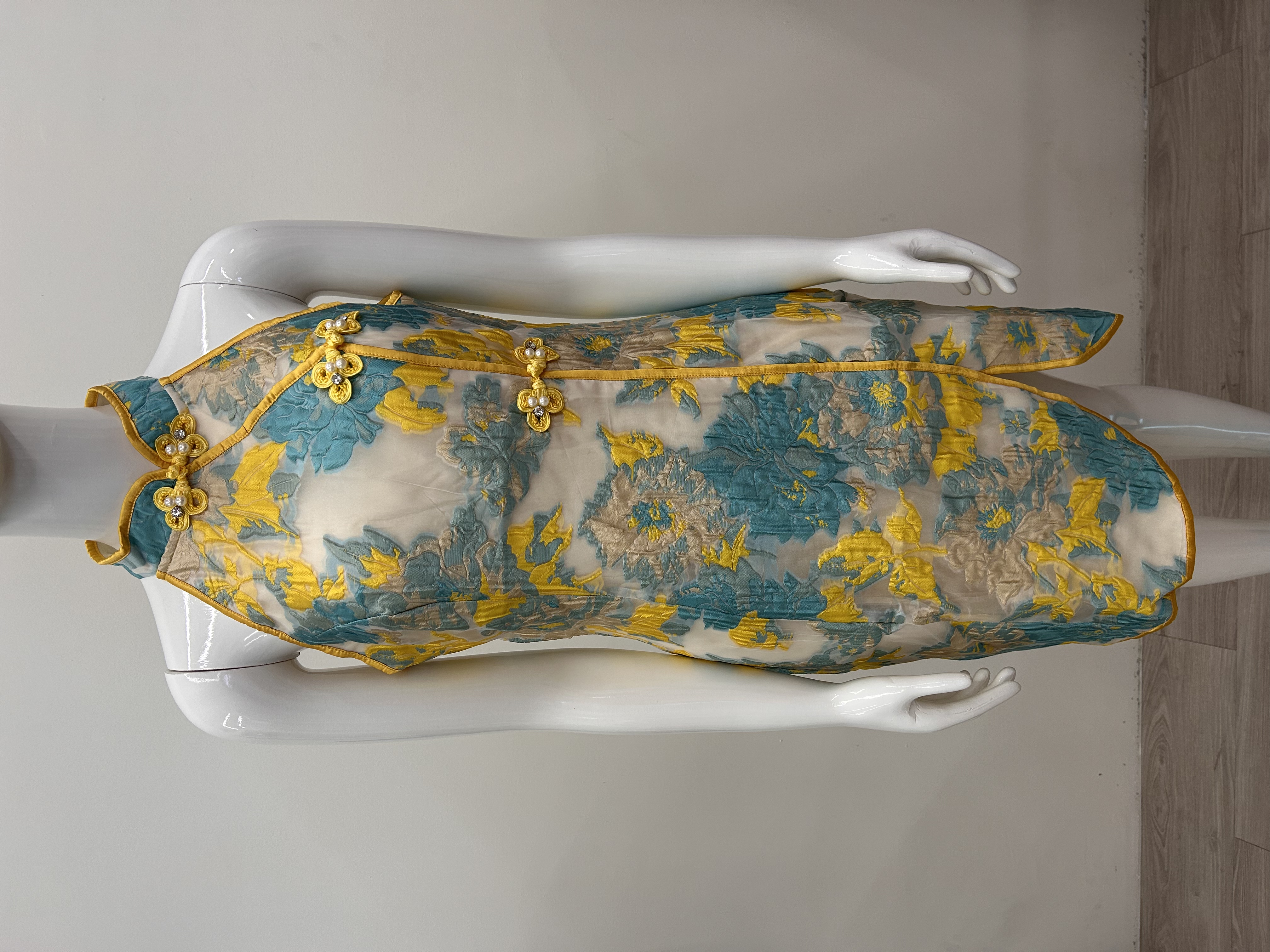 579.WB Embroidered Cut-In Qipao