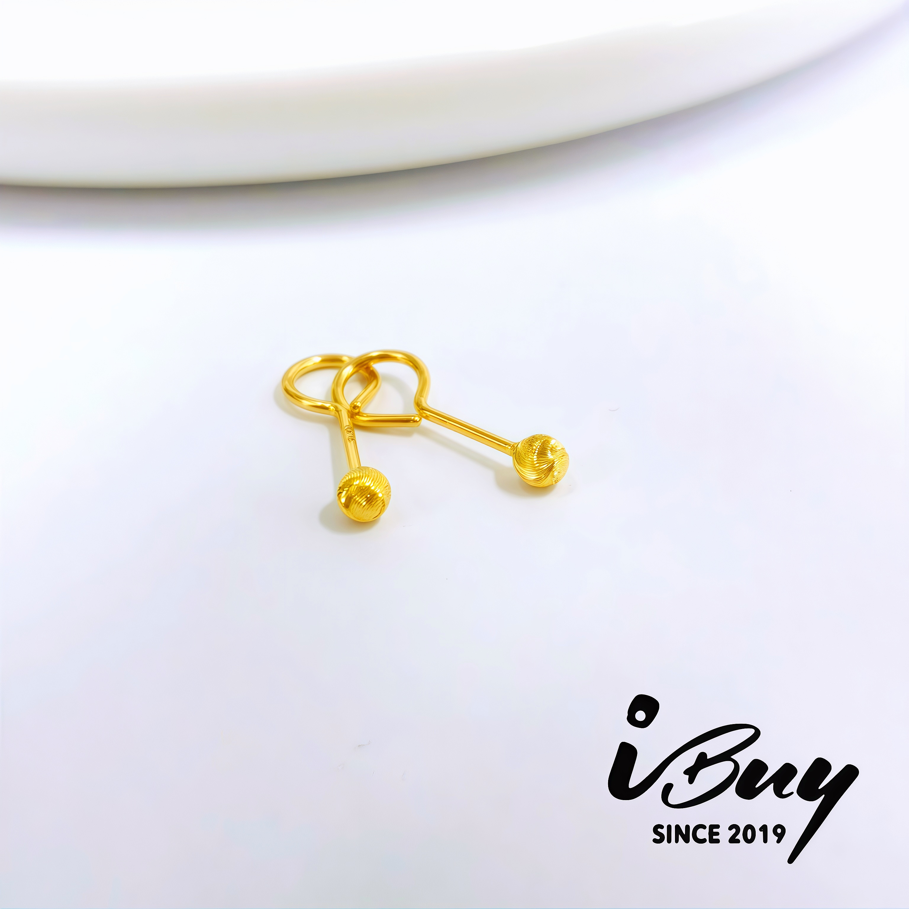 999 GOLD DIAMONG CUT FIVE PETAL PLUM BLOSSOM EARSTUD 999 金 菱格纹梅花耳针